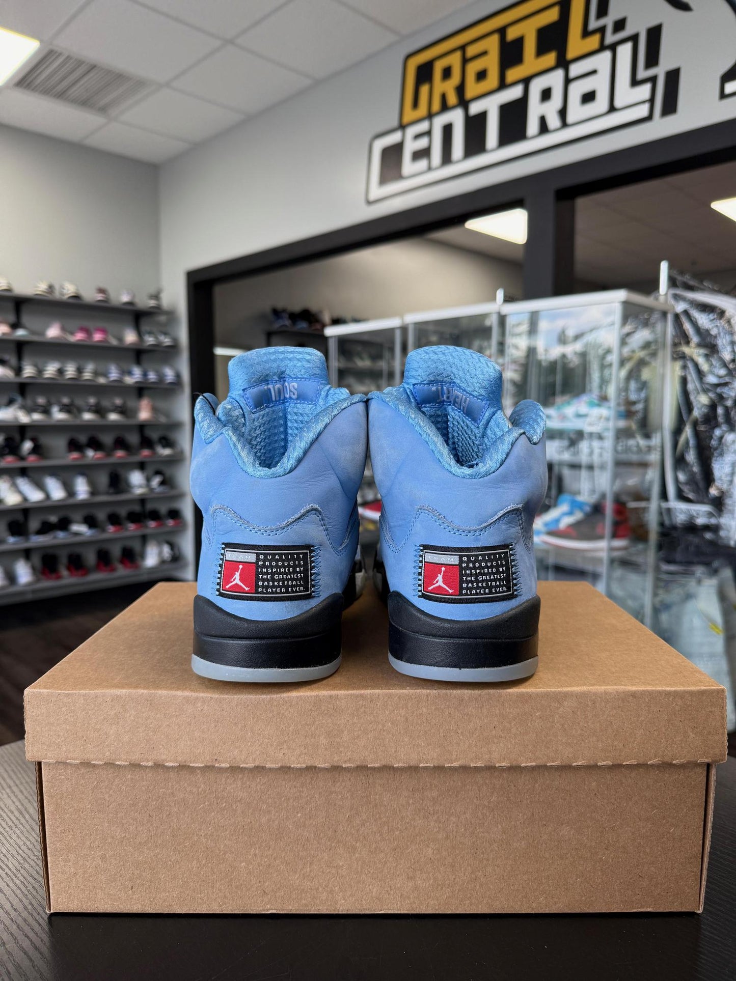 Jordan 5 UNC Used Size 8.5