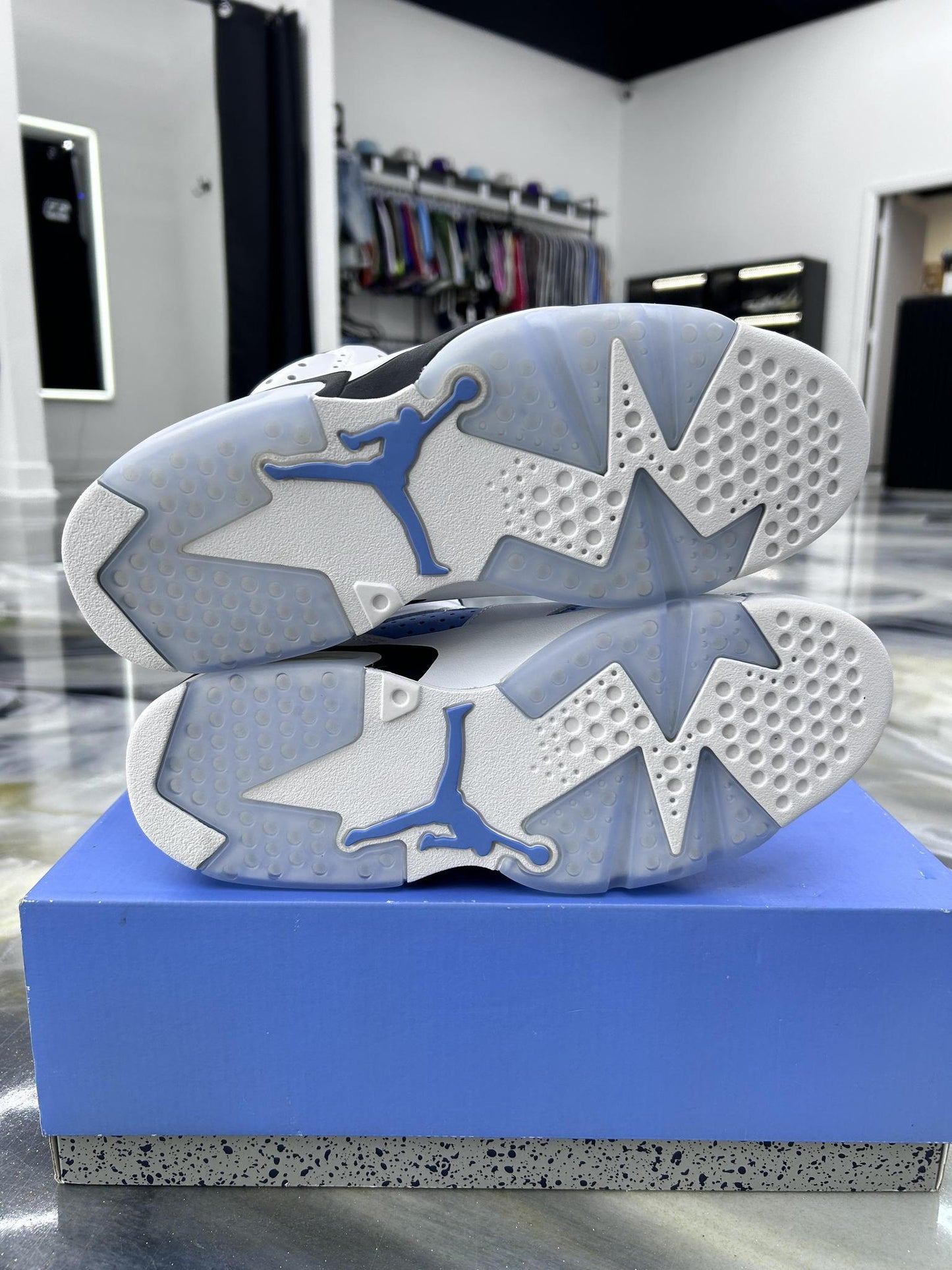 Jordan 6 "UNC" Used Size 8.5