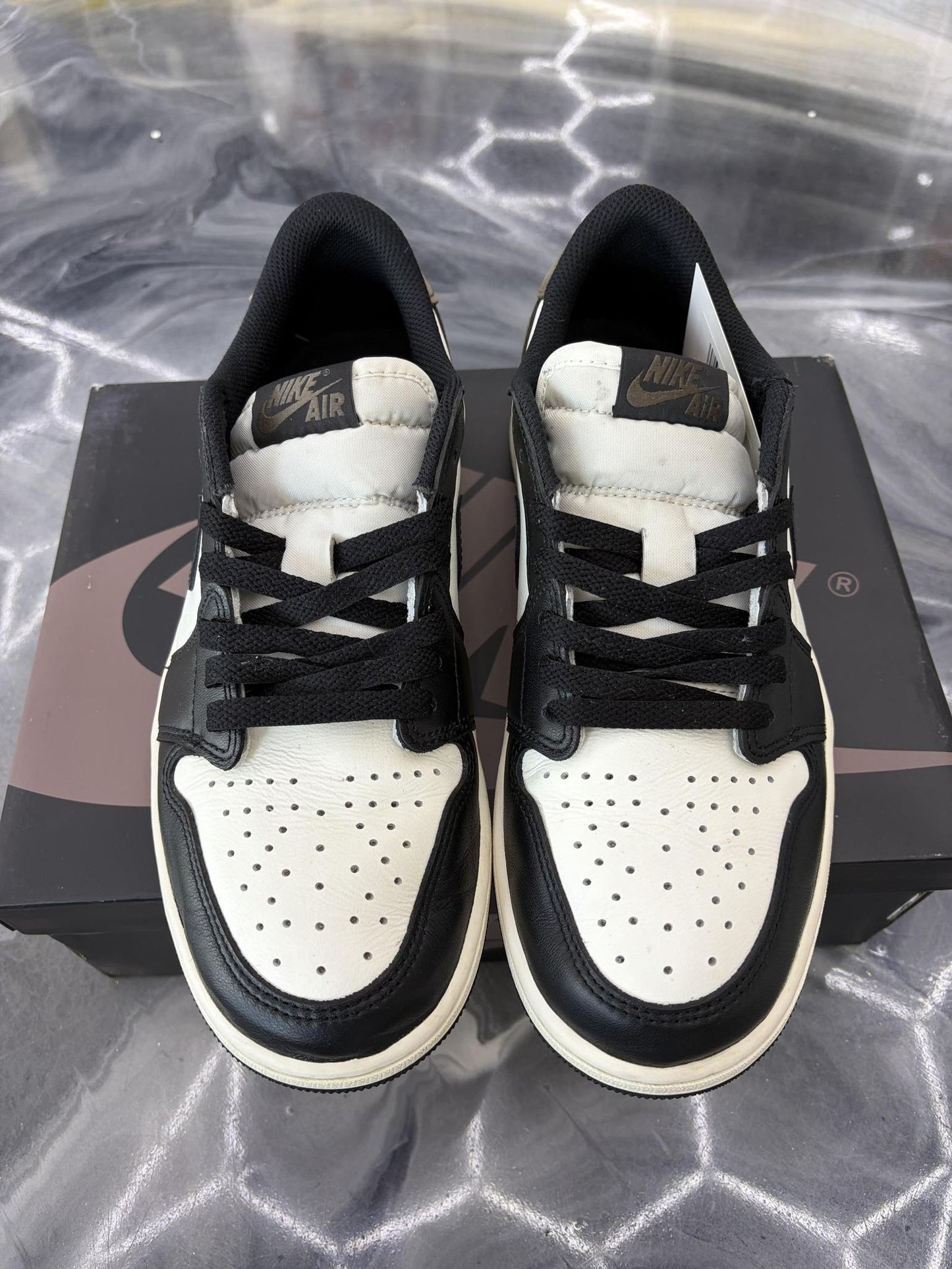 Jordan 1 Low "Mocha" Used Size 9