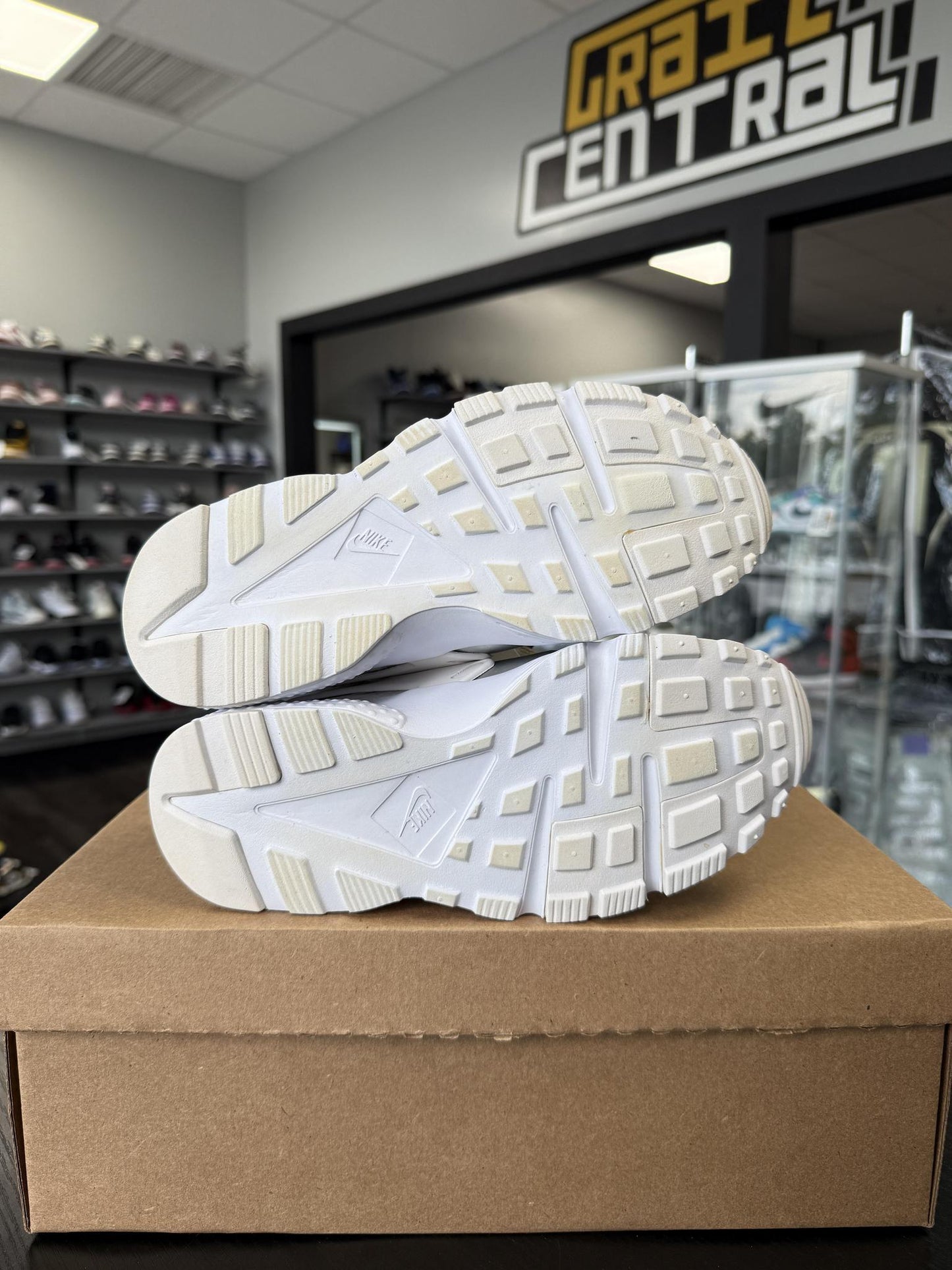 Nike Air Huarache "Silver/White" Used Size 5Y/6.5W