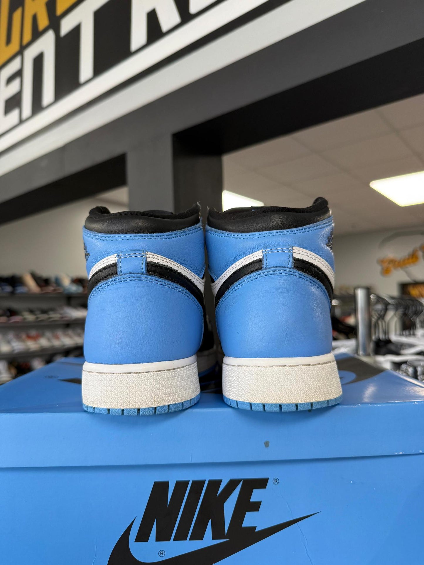 Jordan 1 "UNC Toe" Used Size 6Y/7.5W