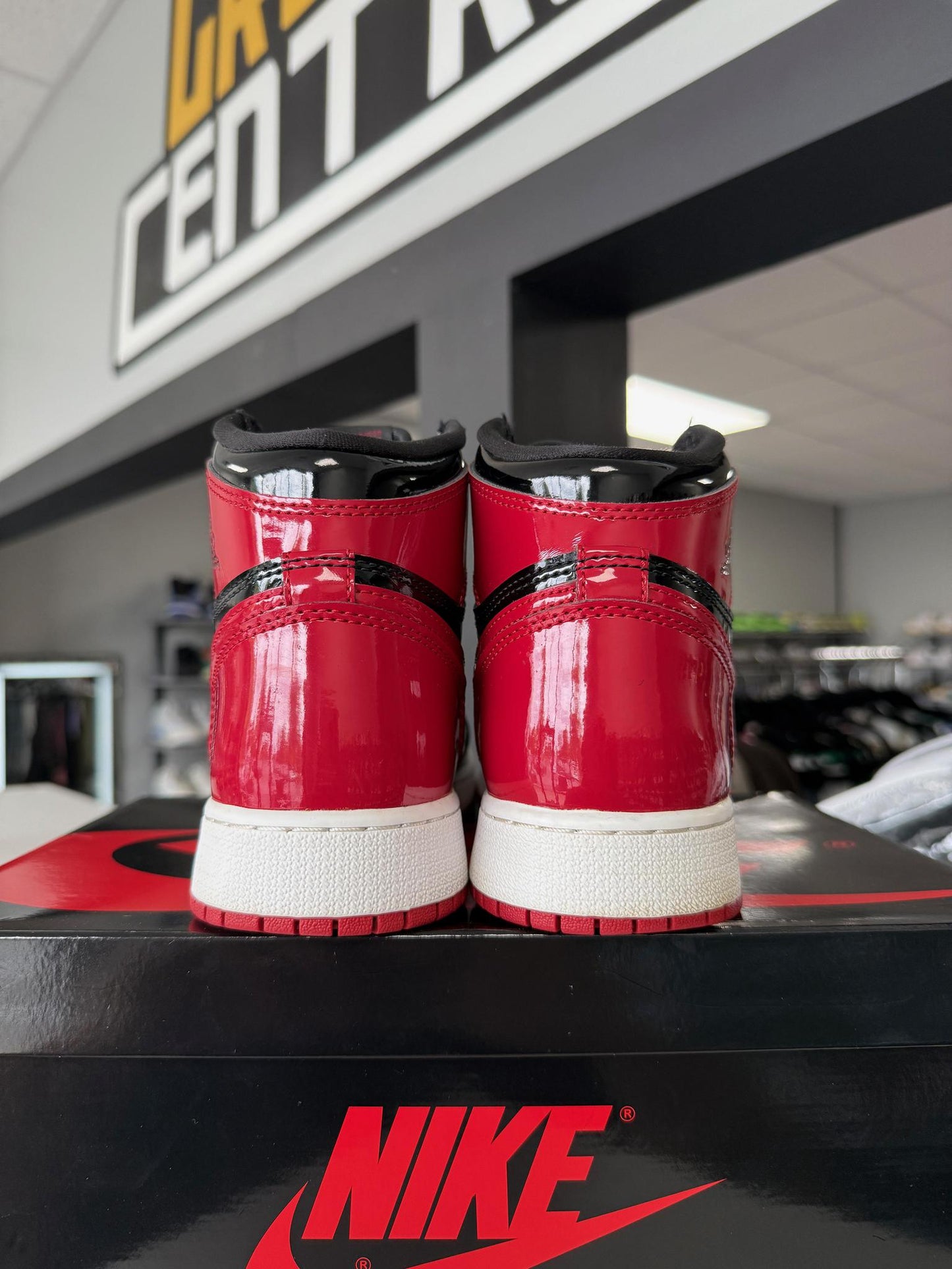 Jordan 1 "Patent Bred" Used Size 7Y/8.5W