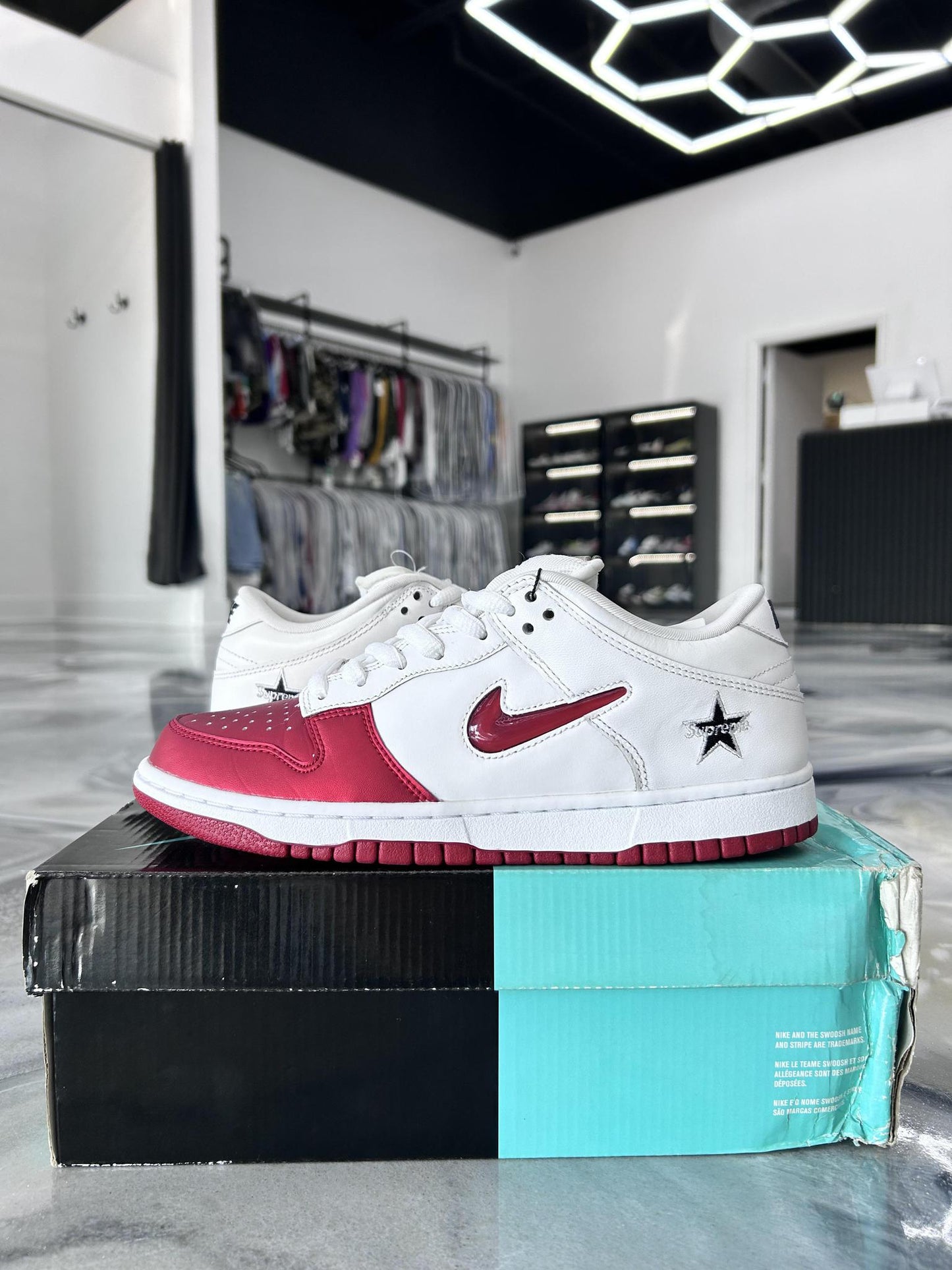 Nike SB Dunk Low x Supreme "Jewel Red" Used Size 7.5