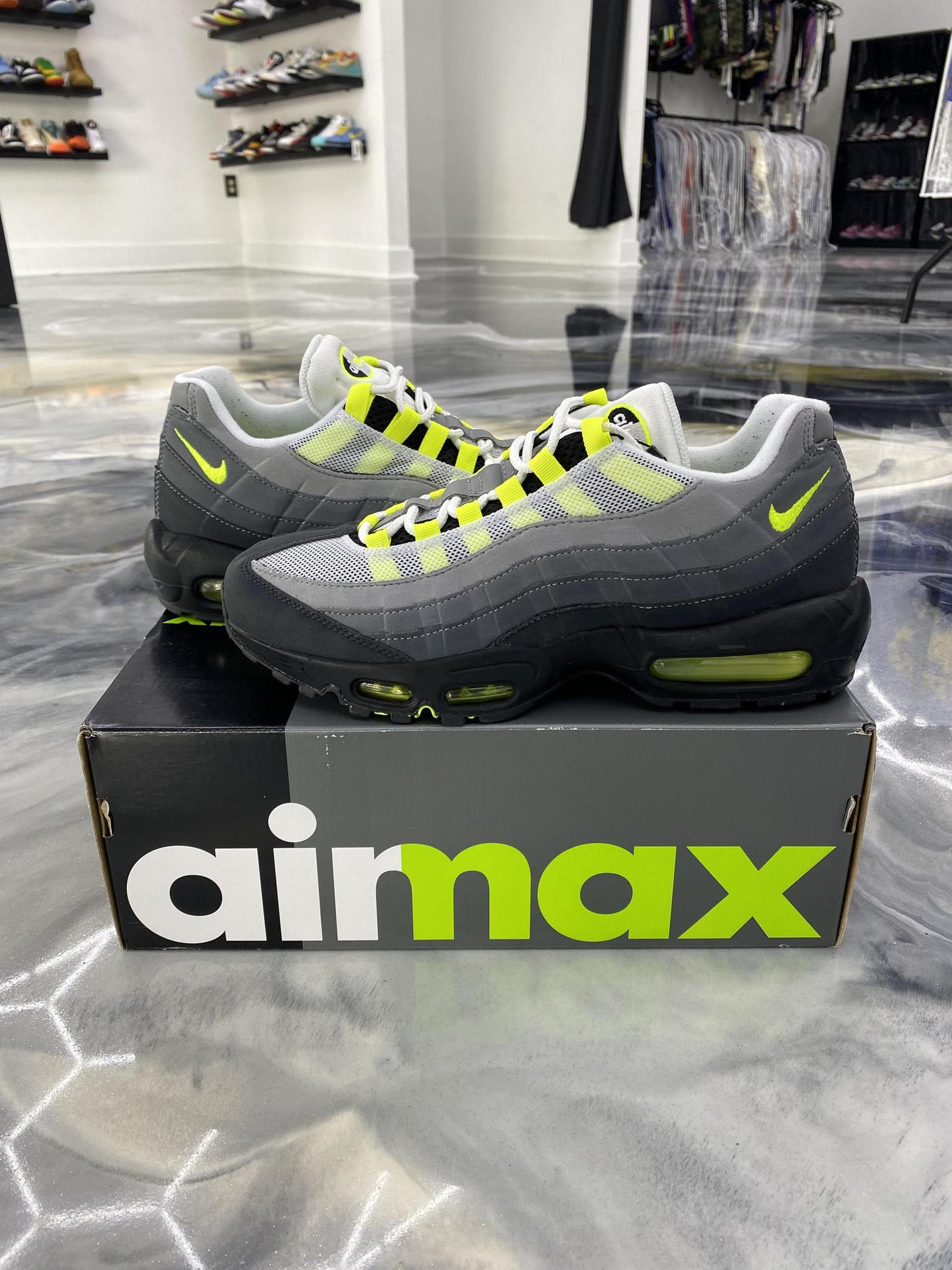 Nike Air Max 95 "OG Neon" Used Size 9.5