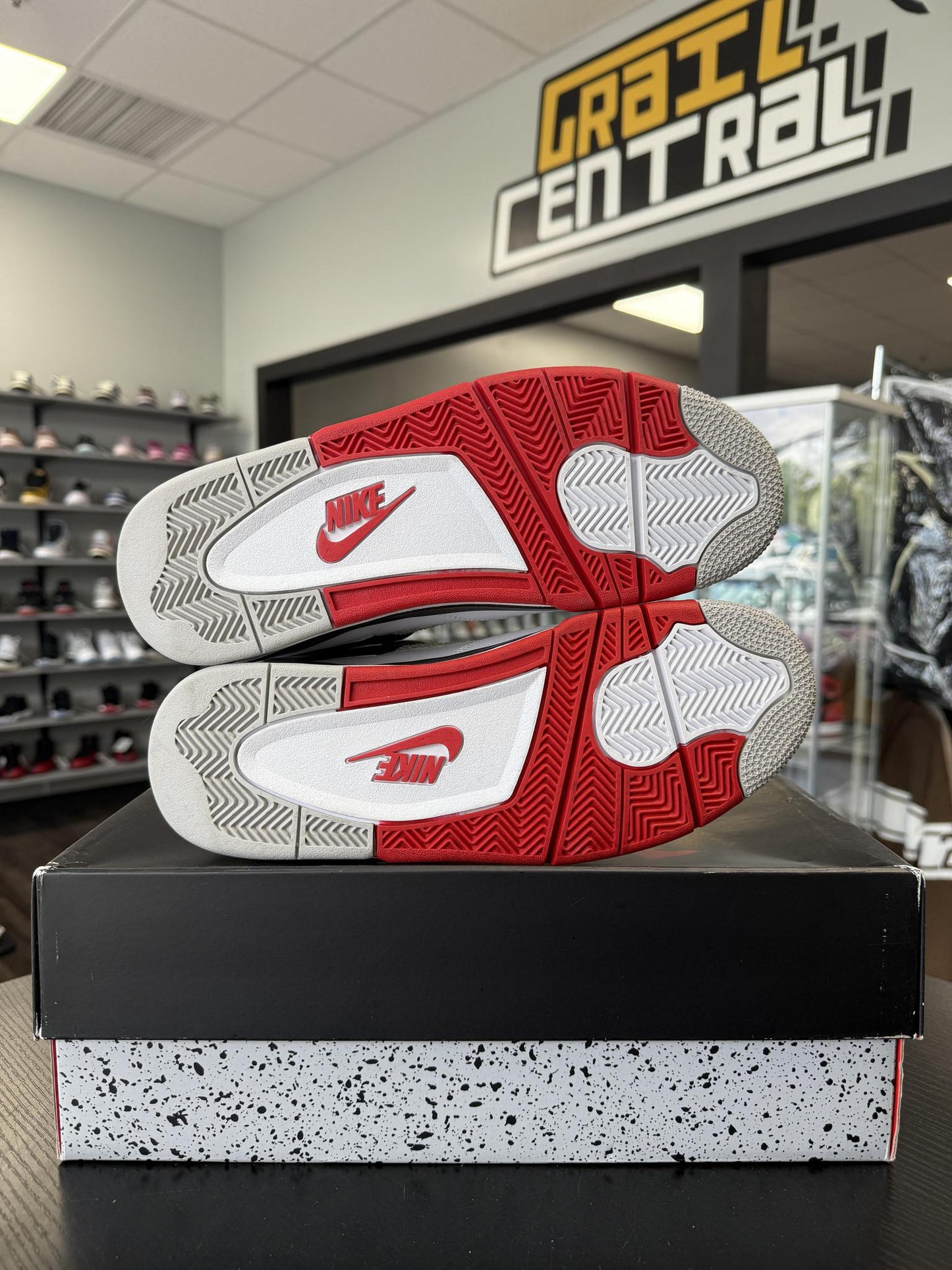 Jordan 4 "Fire Red" Used Size 10