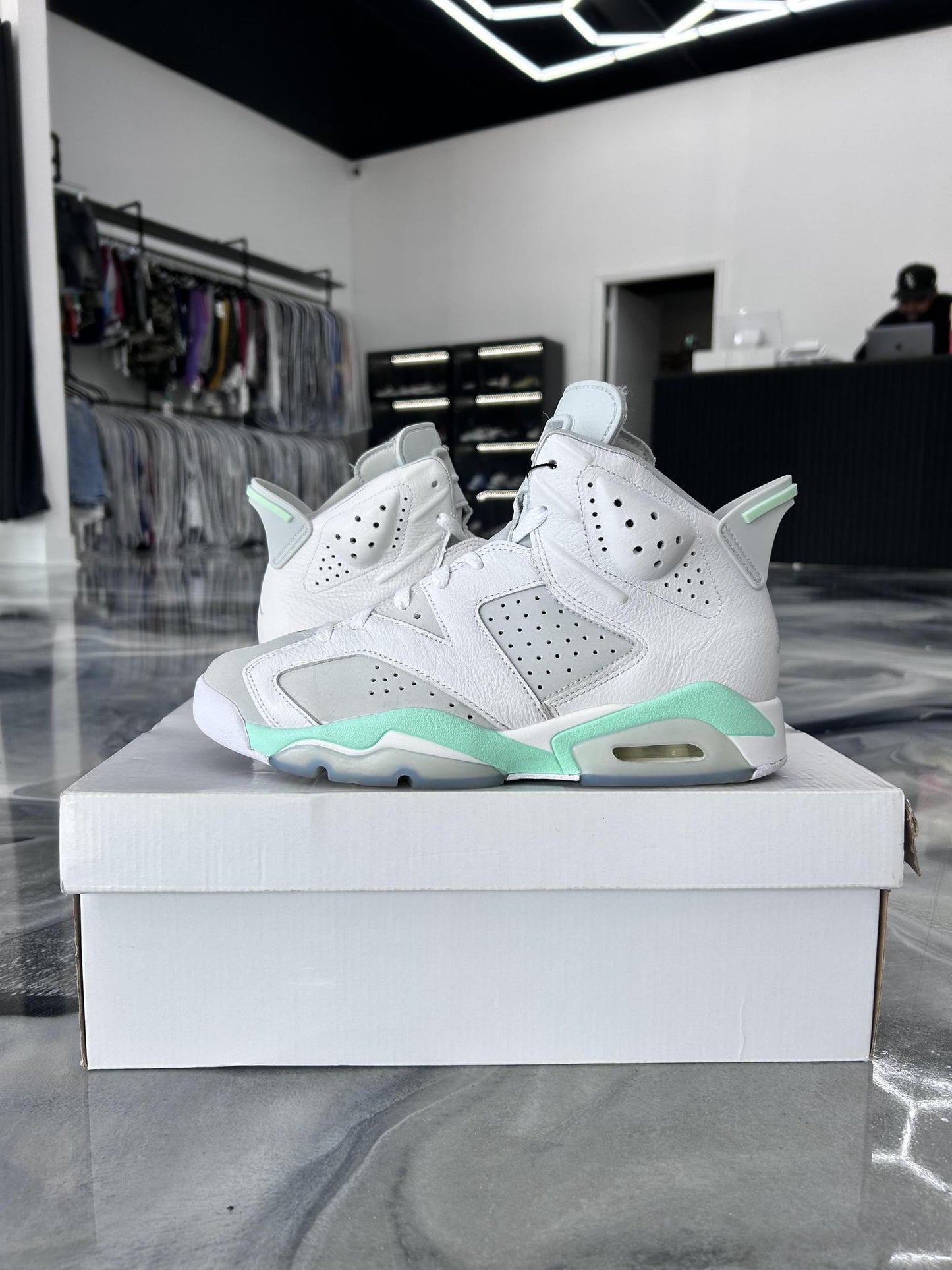 Jordan 6 "Mint" Used Size 8