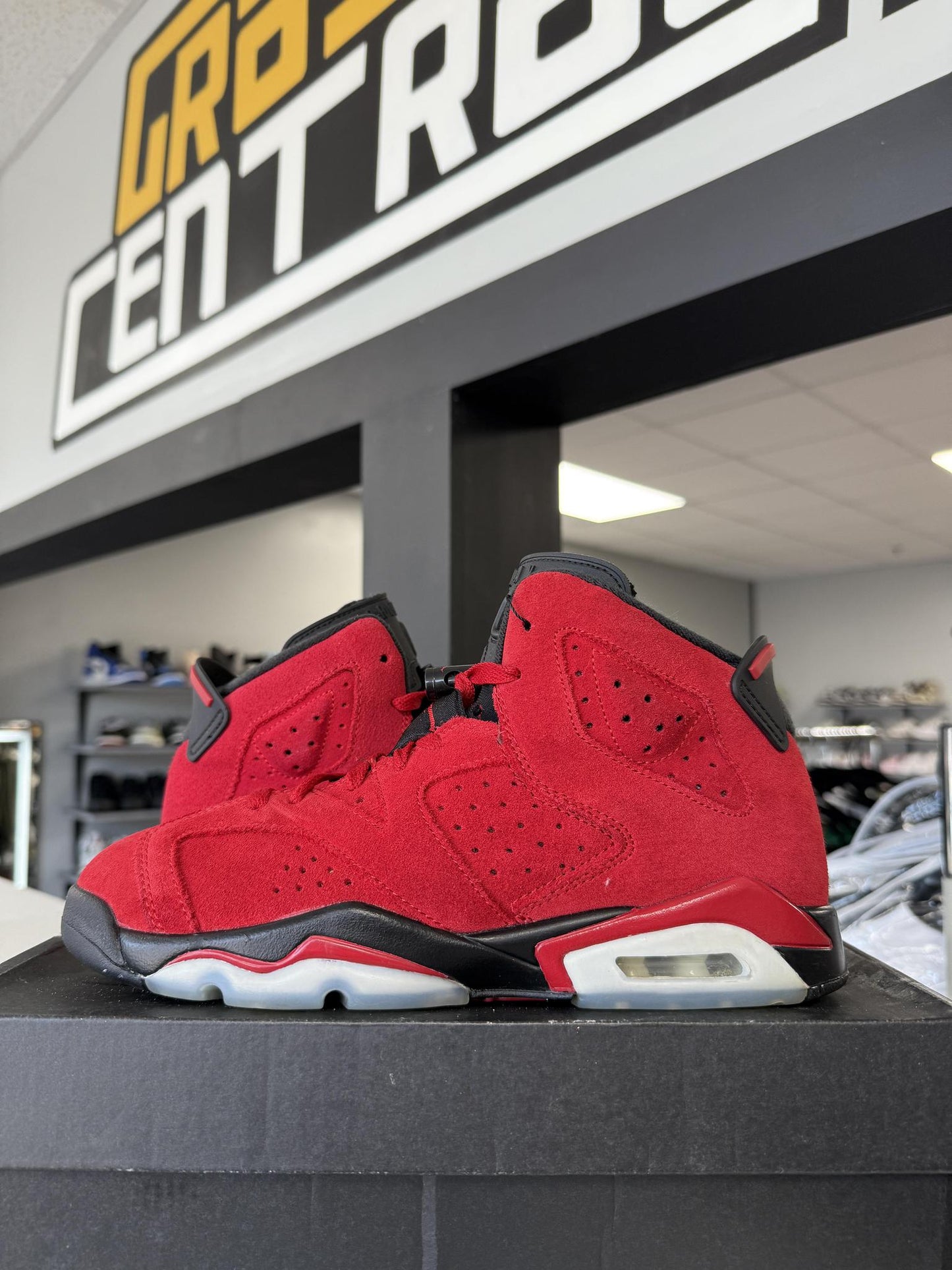 Jorda 6 "Toro" Used Size 6.5Y/8W