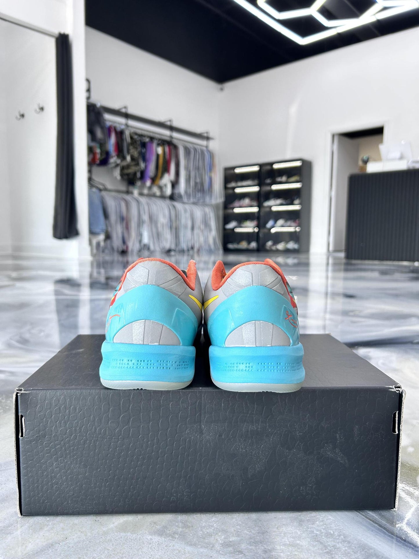 Kobe VIII "Venice" Used Size 7.5