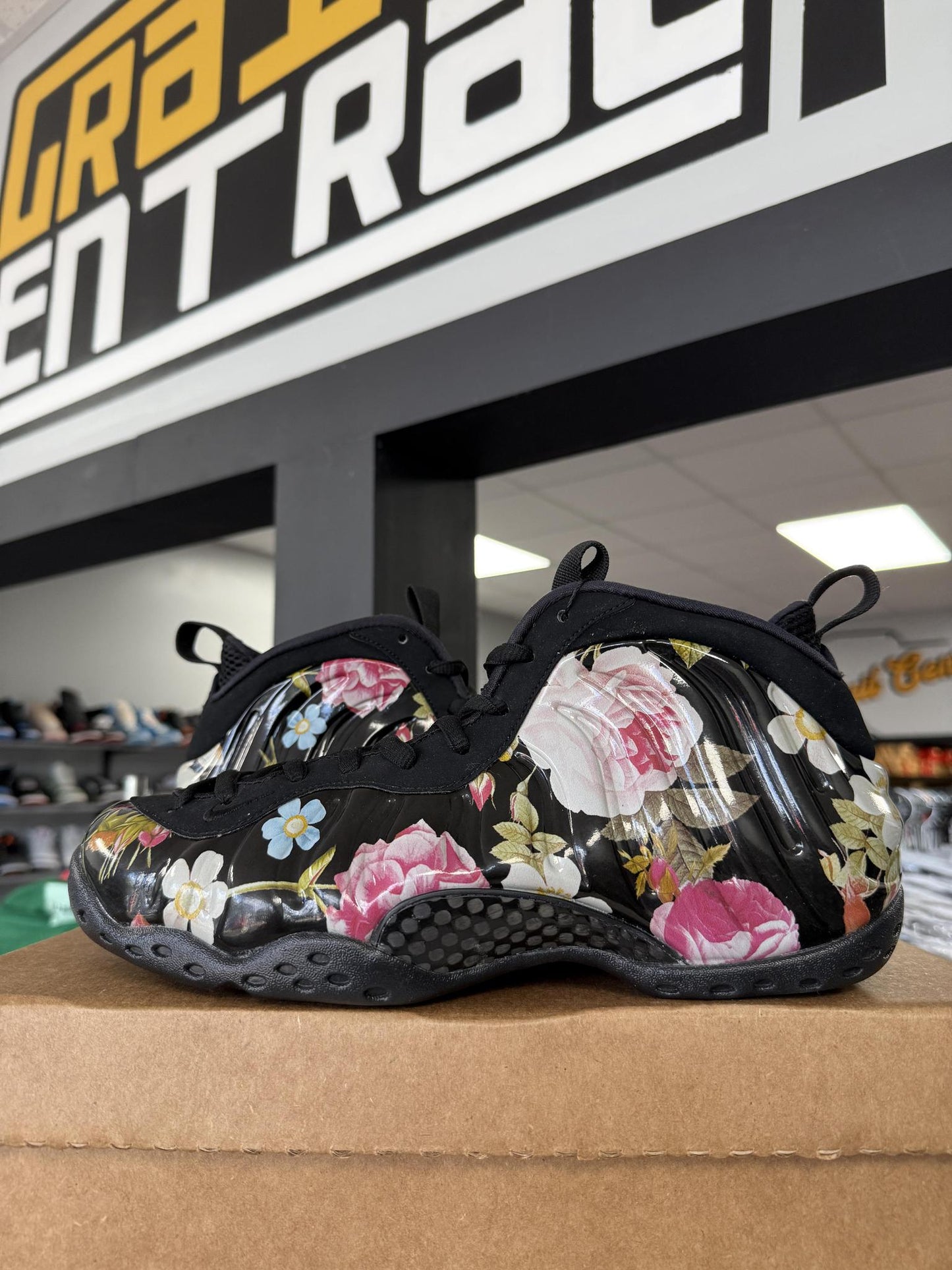 Nike Foamposite "Floral" Used Size 9