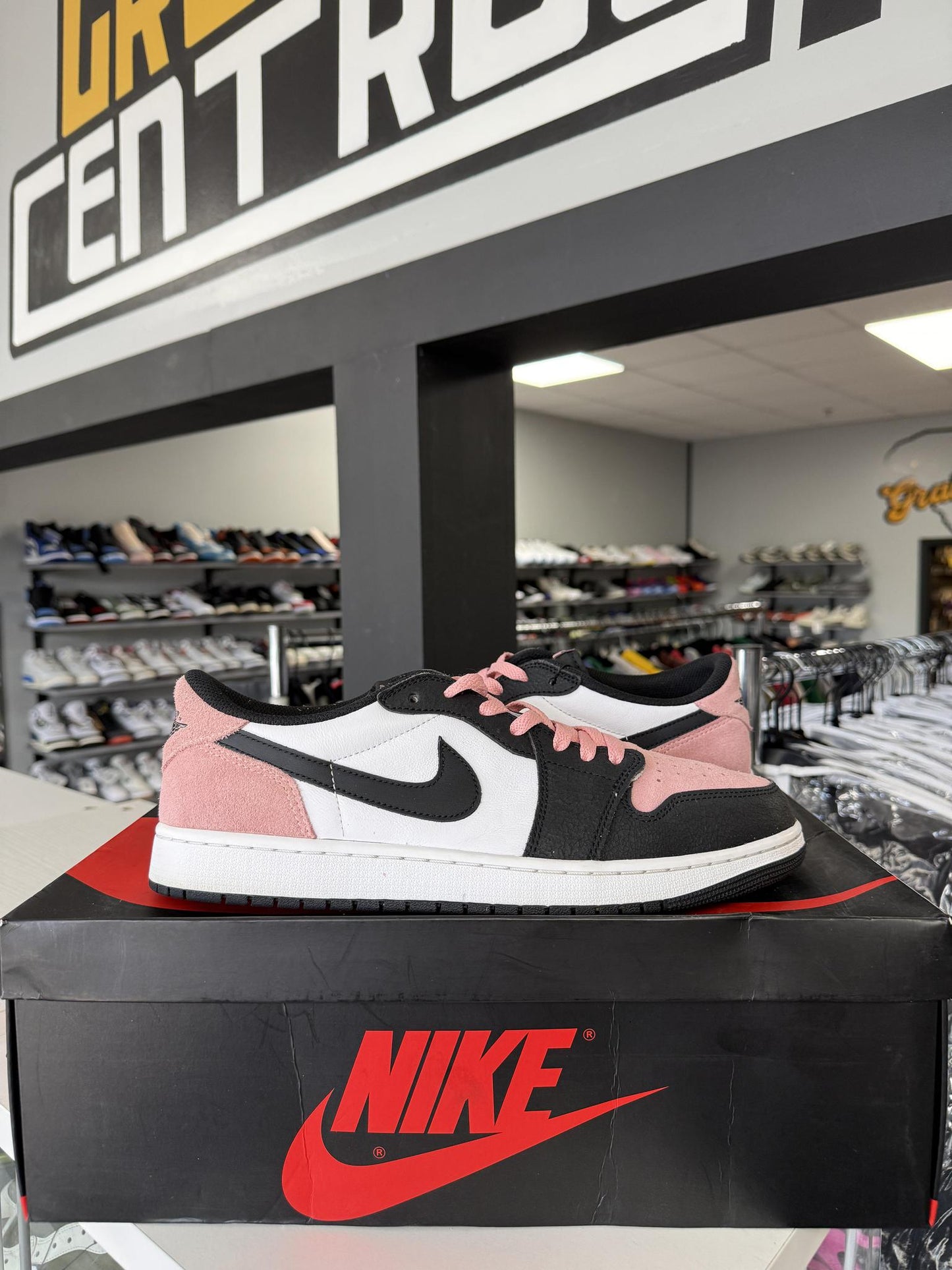 Jordan 1 Low "Bleached Coral" Used Size 12.5