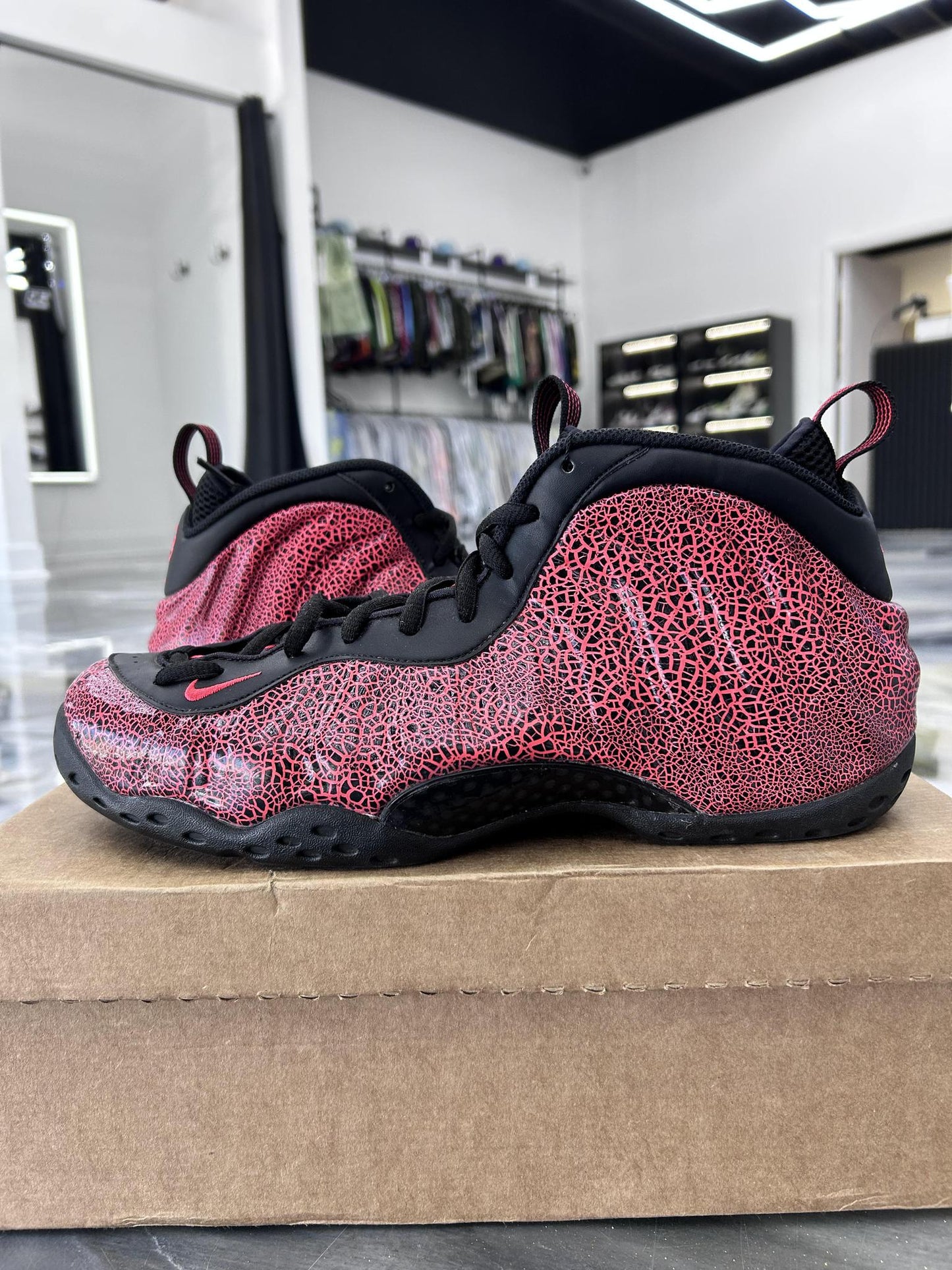 Nike Foamposite Cracked Lava Used Size 11.5