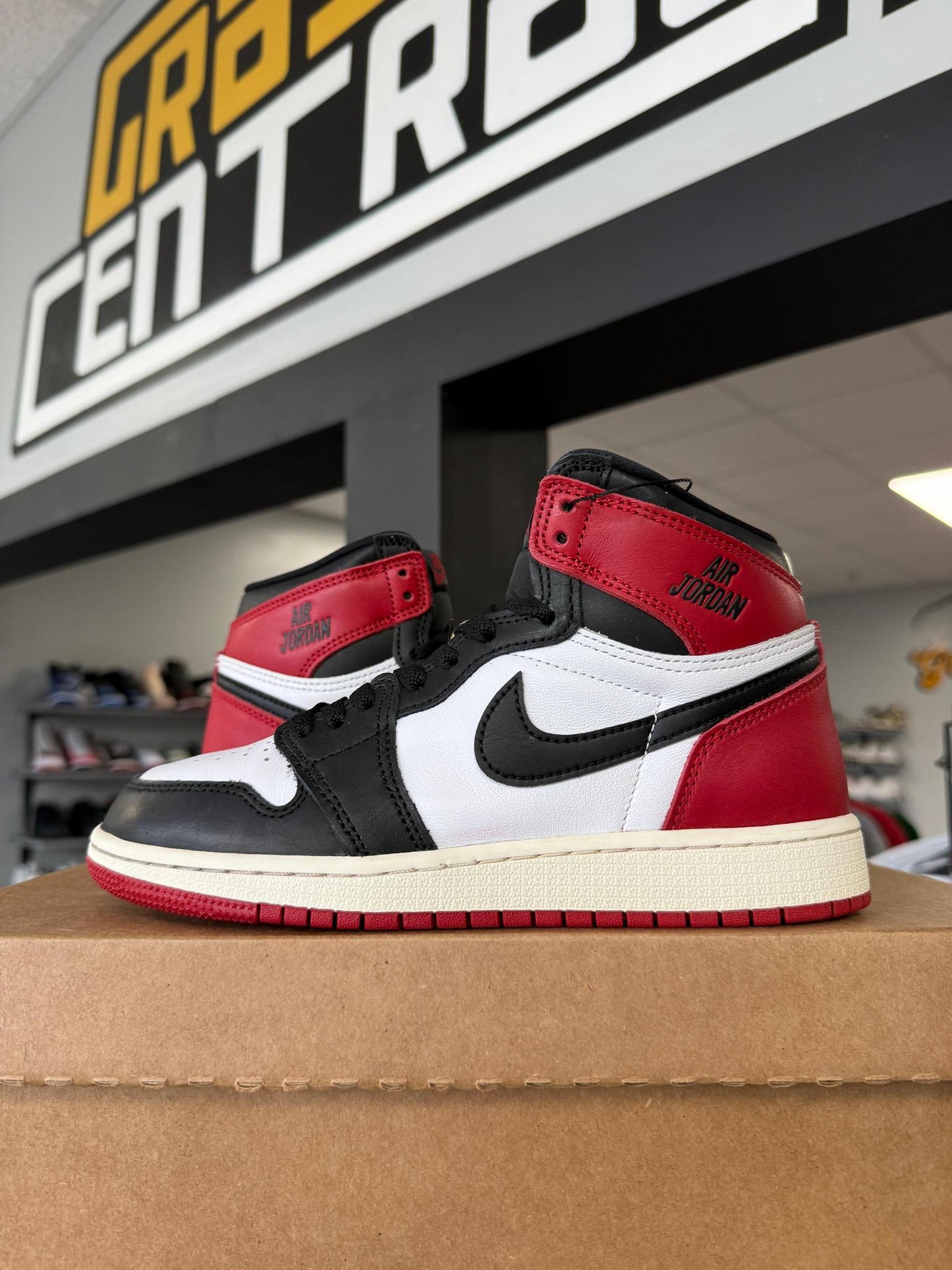 Jordan 1 "Black Toe Reimagined" Used Size 4.5Y/6W