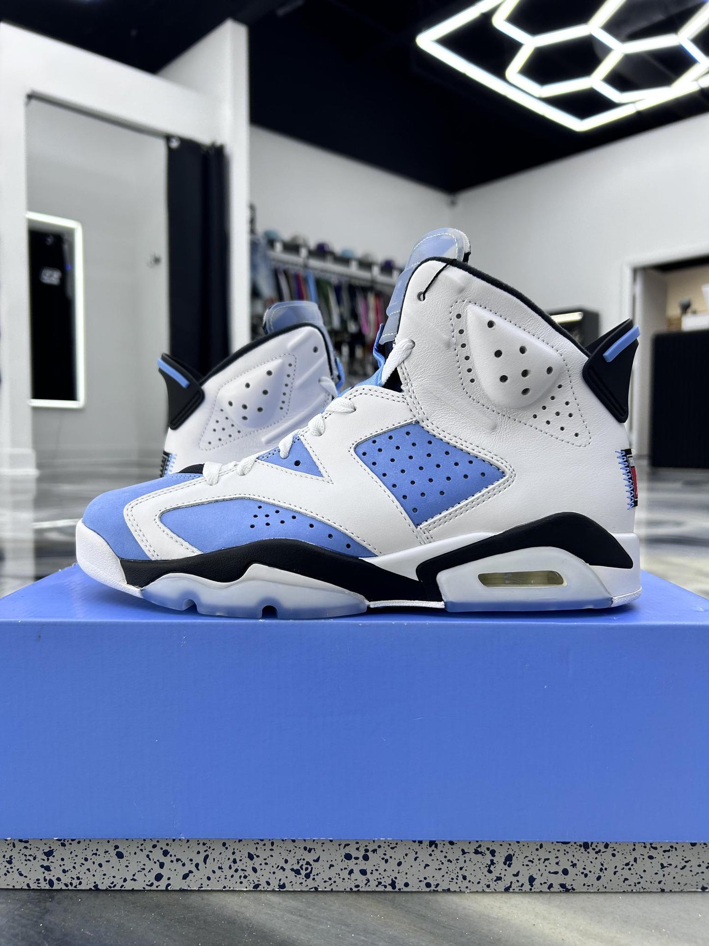 Jordan 6 "UNC" Used Size 8.5