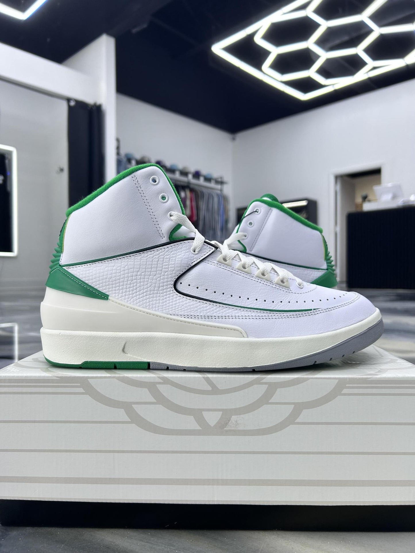 Jordan 2 "Lucky Green" Used Size 11.5