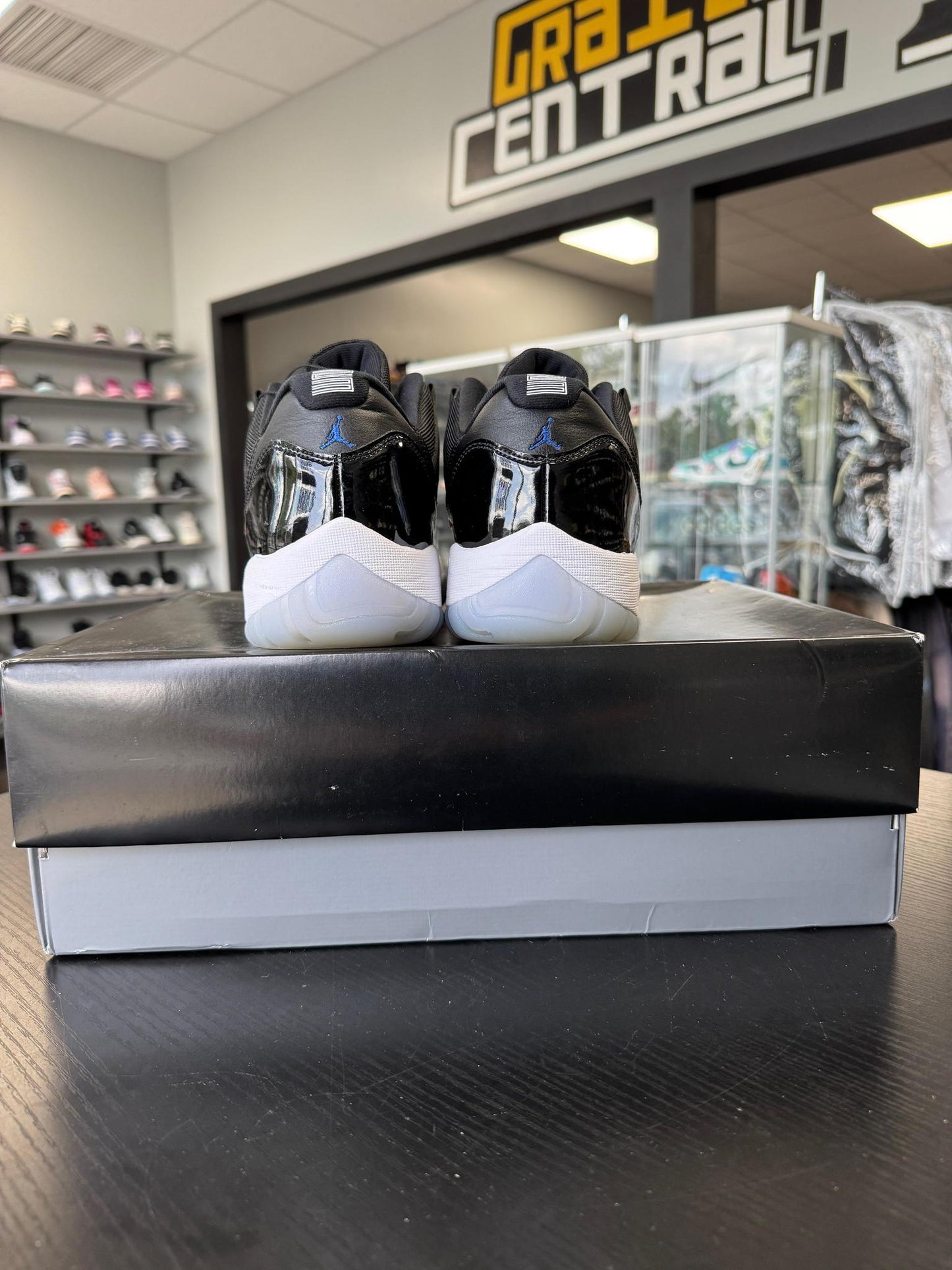 Jordan 11 Low "Space Jam" Used Used 12