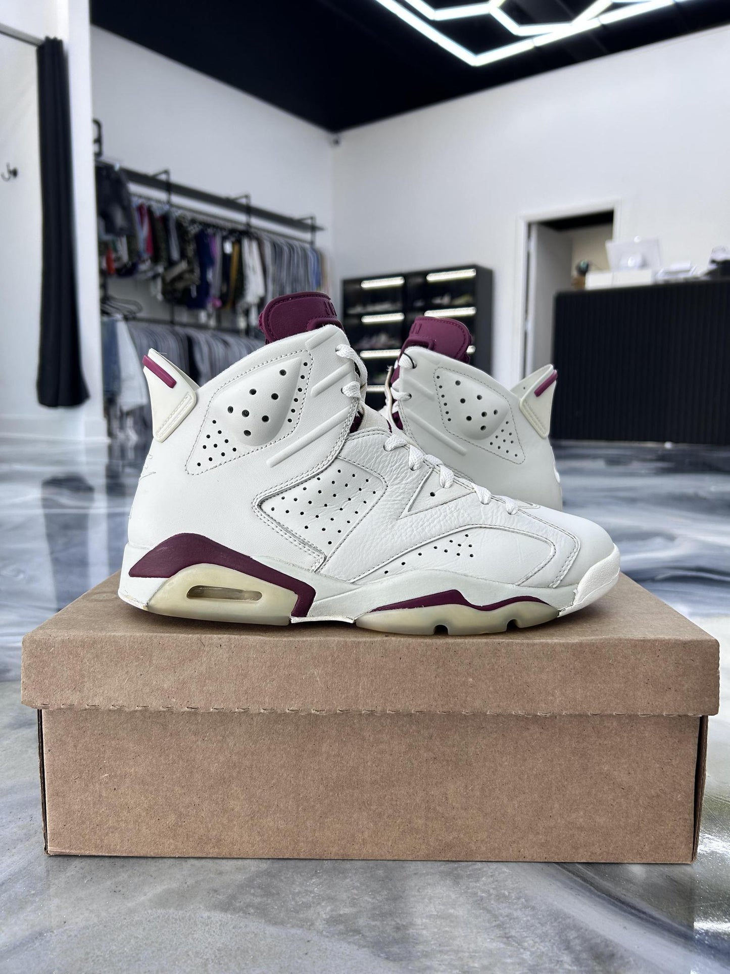 Jordan 6 "Maroon" Used Size 8.5