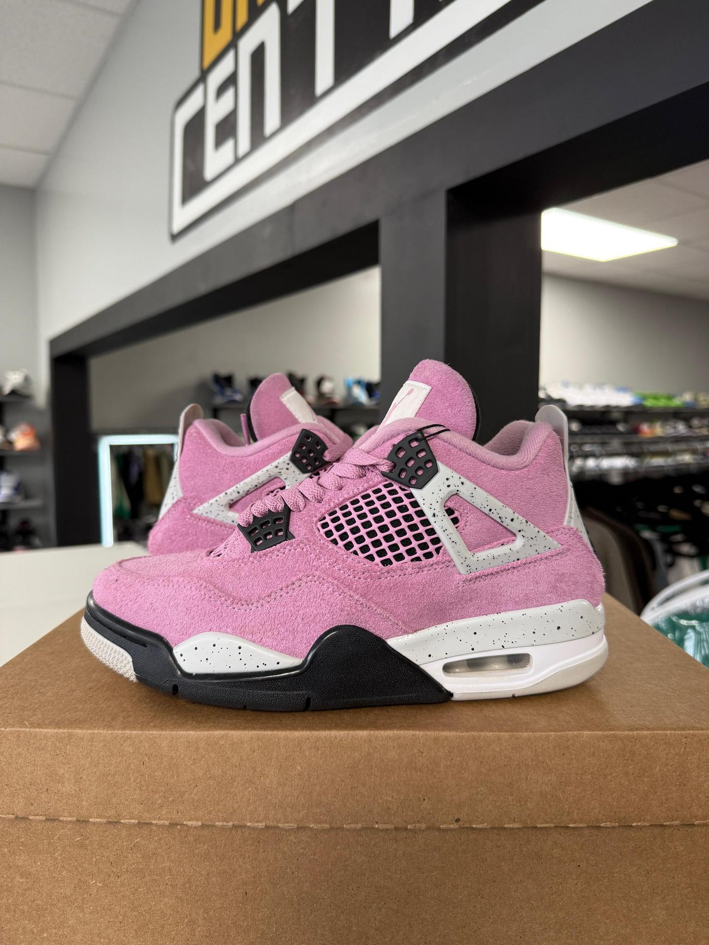 Jordan 4 "Orchid" Used Size 5Y/6.5W