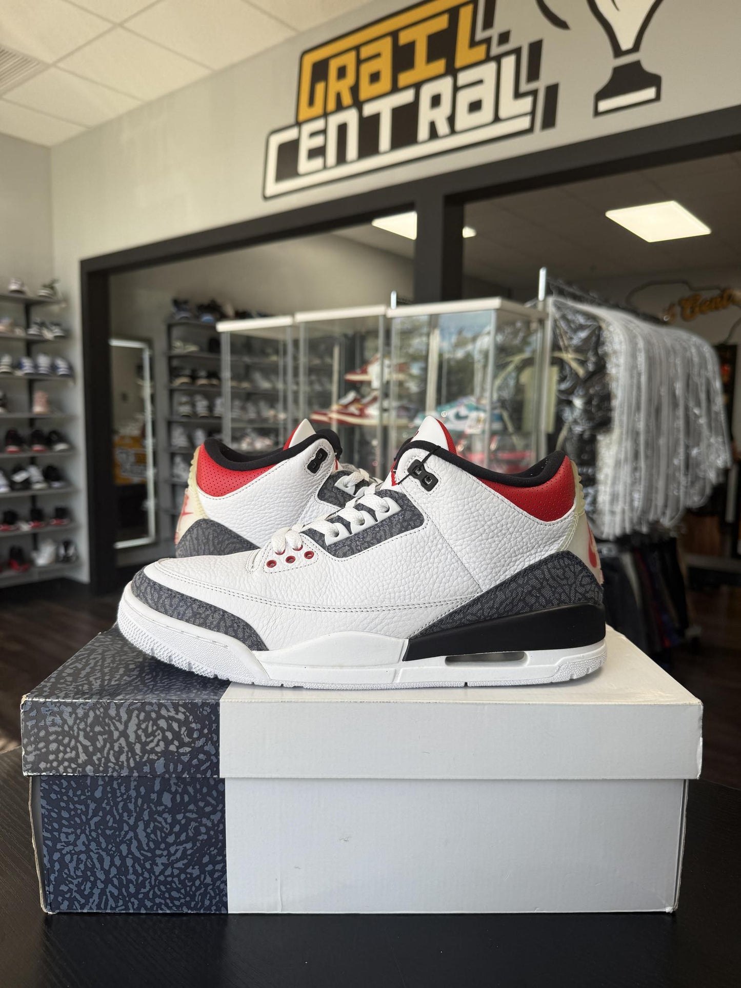 Jordan 3 "Denim Fire Red" Used Size 10.5