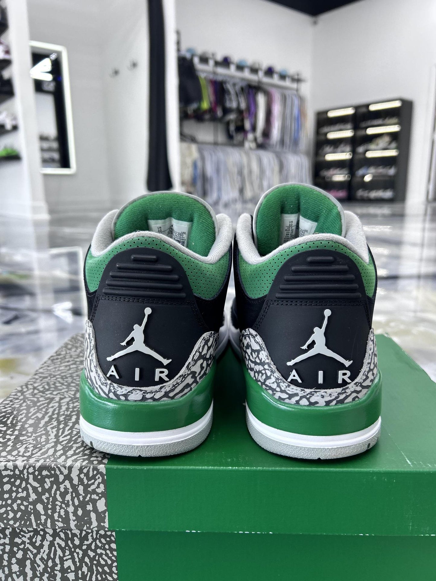 Jordan 3 "Pine Green" Used Size 10