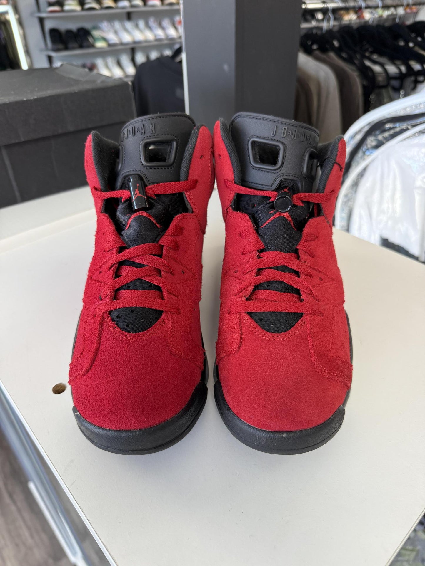 Jorda 6 "Toro" Used Size 6.5Y/8W