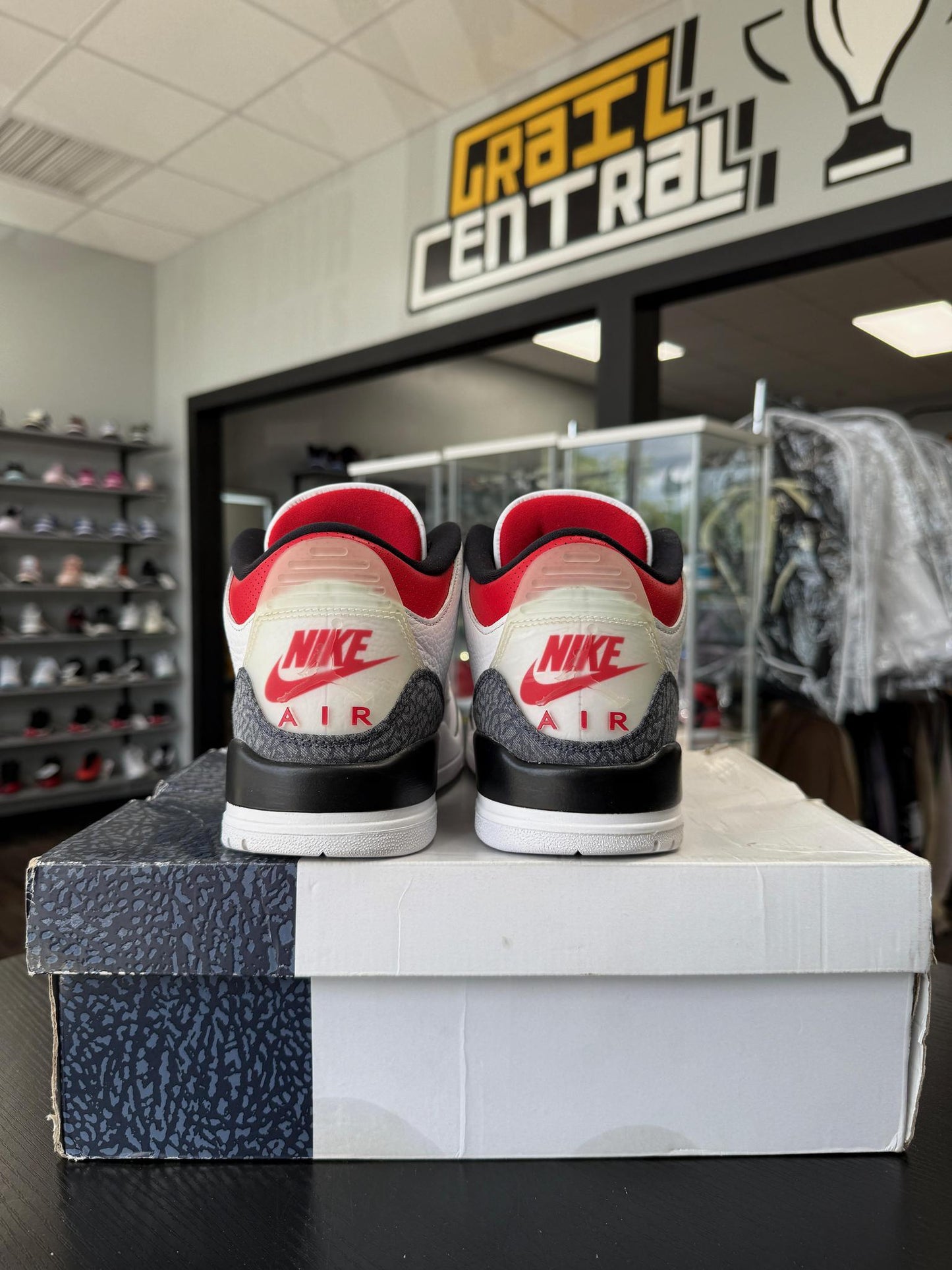Jordan 3 "Denim Fire Red" Used Size 10