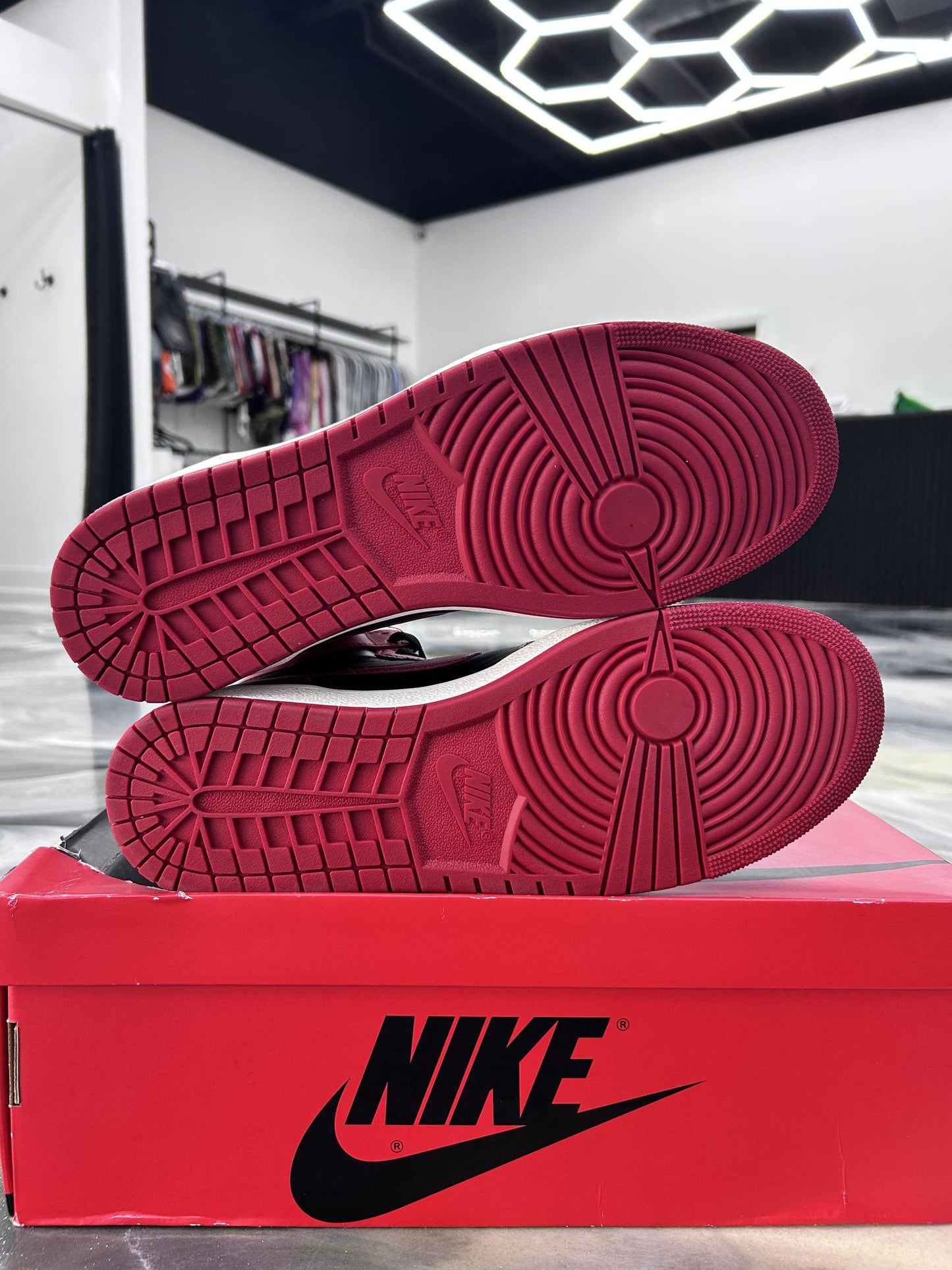 Jordan 1 "Varsity Red" Used Size 13
