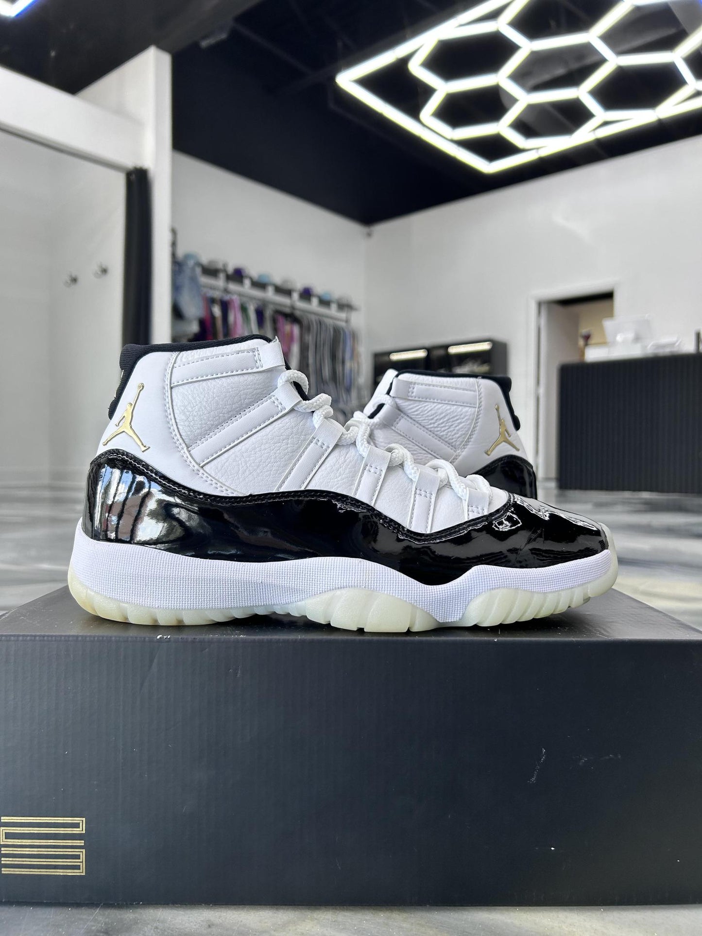 Jordan 11 "Gratitude" Used Size 9.5