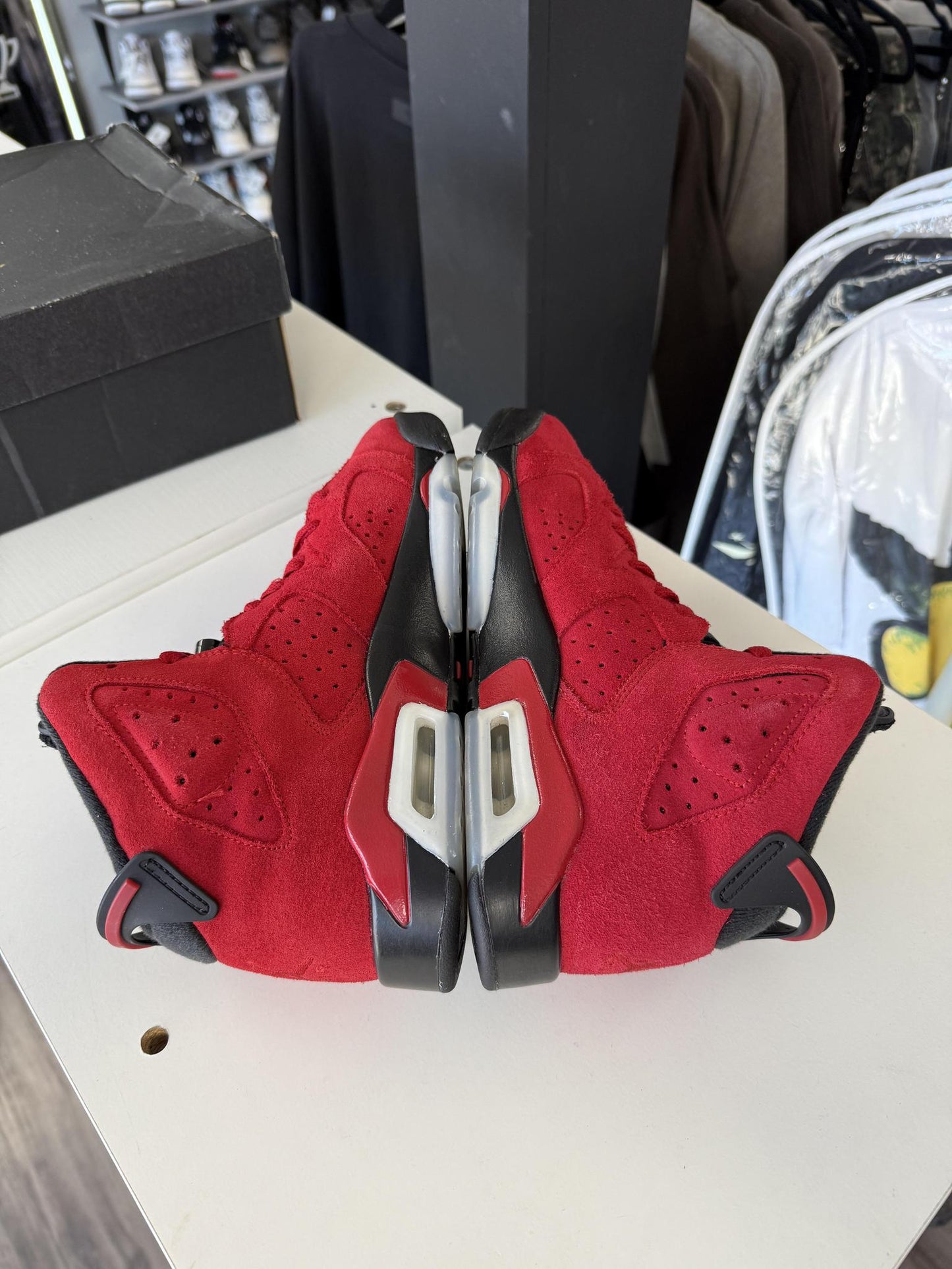 Jorda 6 "Toro" Used Size 6.5Y/8W