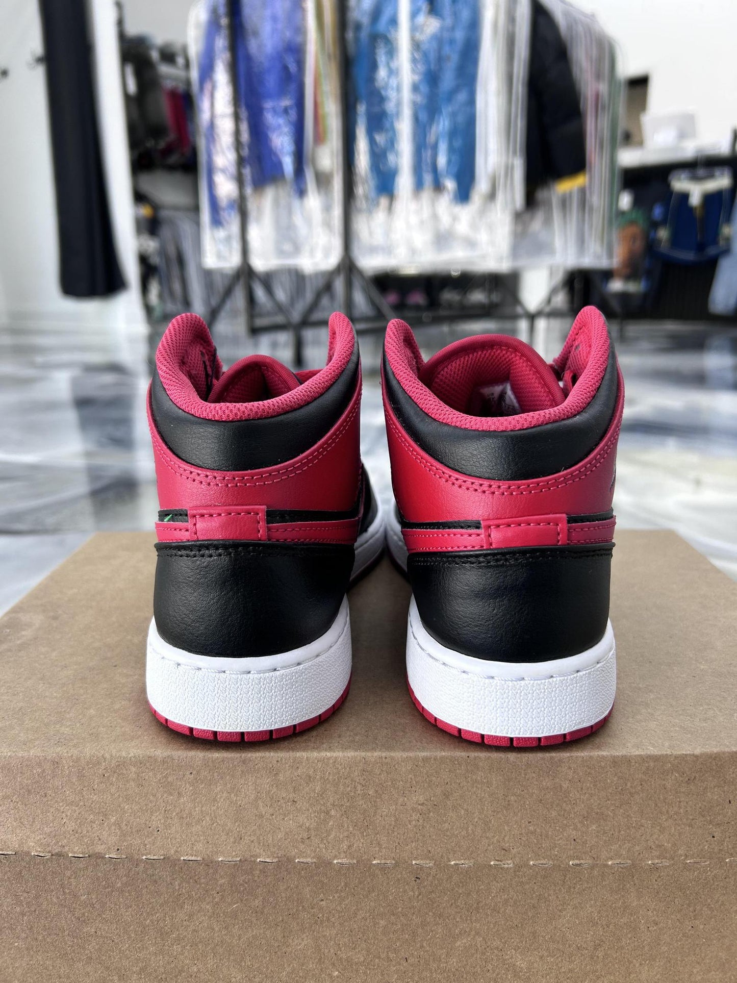 Jordan 1 Mid Alternate Bred Used Size 6Y/7.5W