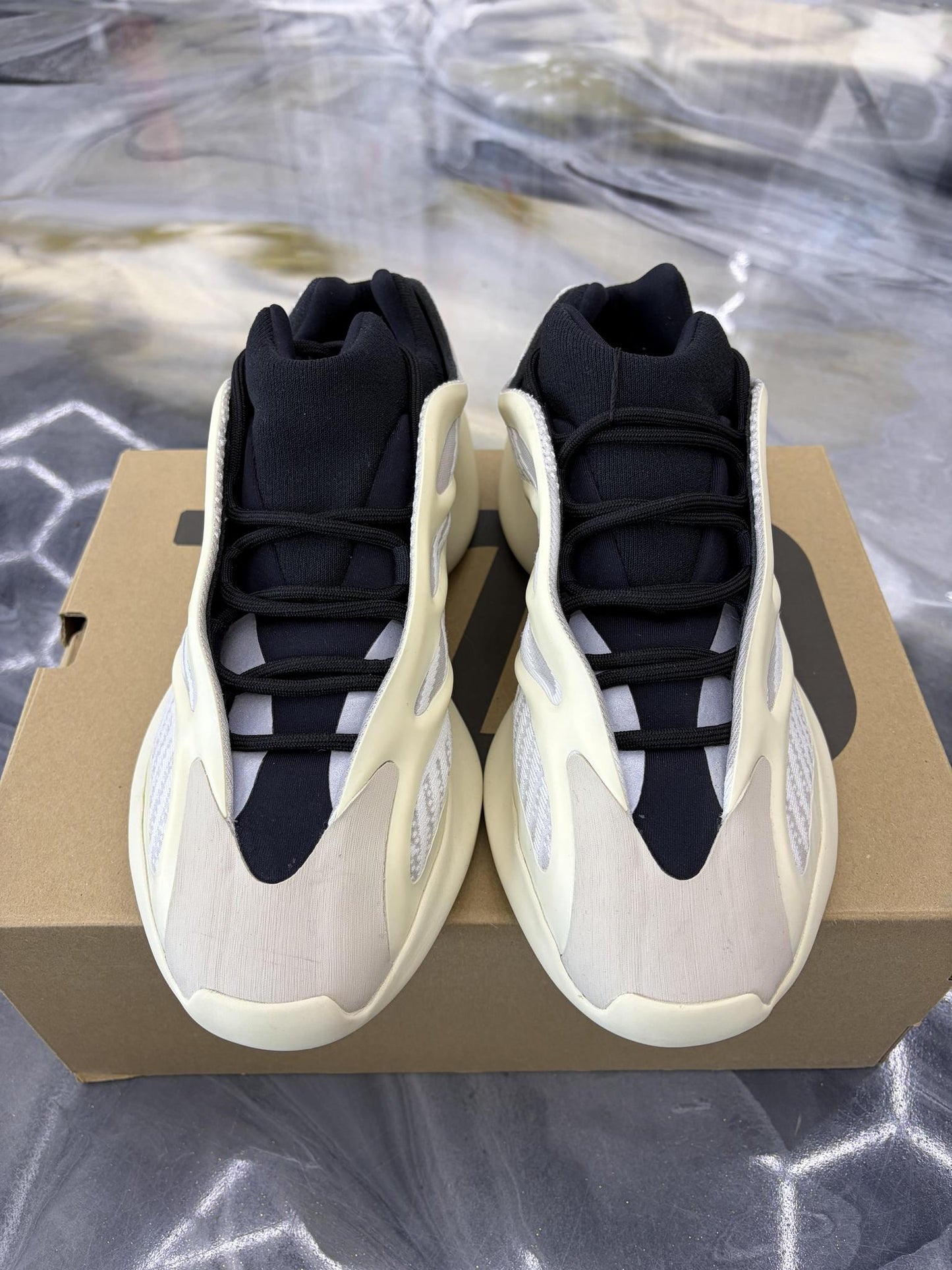 adidas Yeezy 700 "V3 Azael" Used Size 10