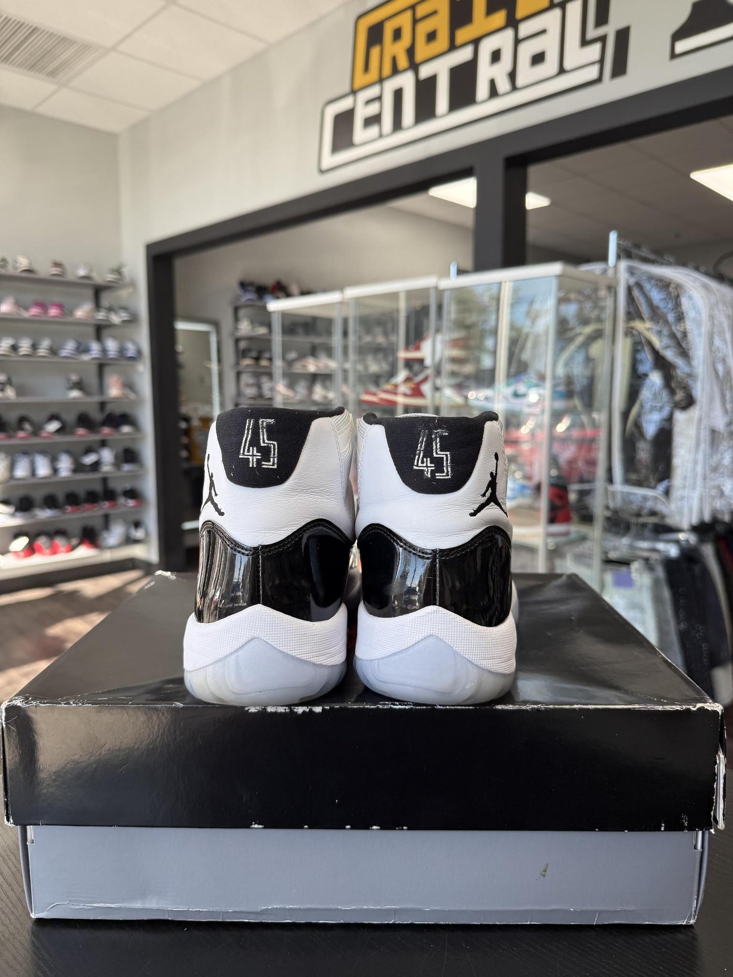 Jordan 11 "Concord" Used Size 10