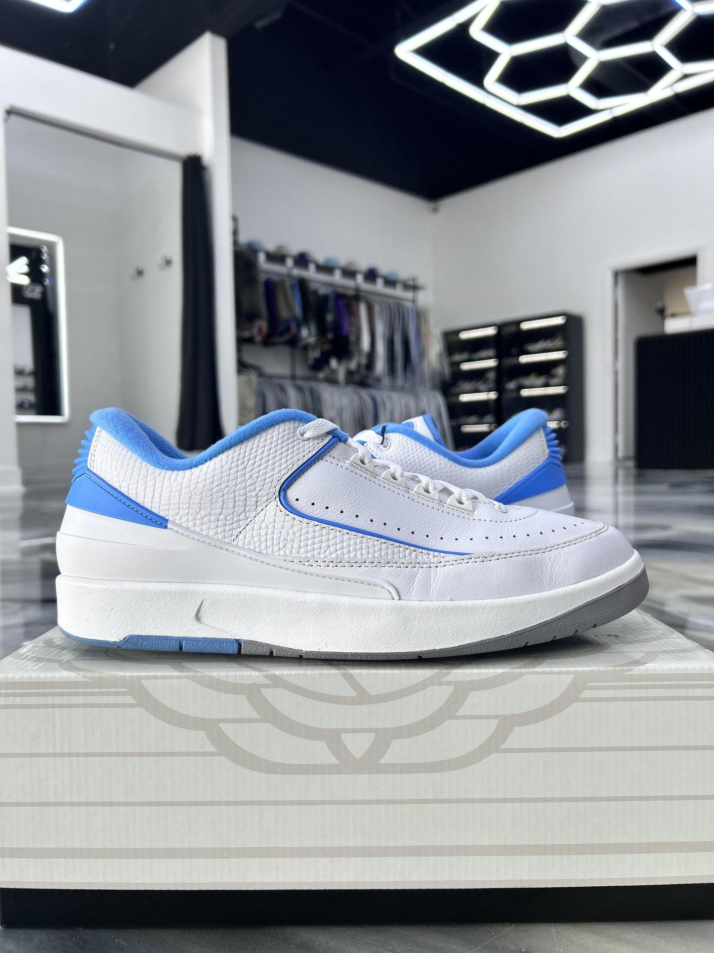 Jordan 2 Low "University Blue" Used Size 11