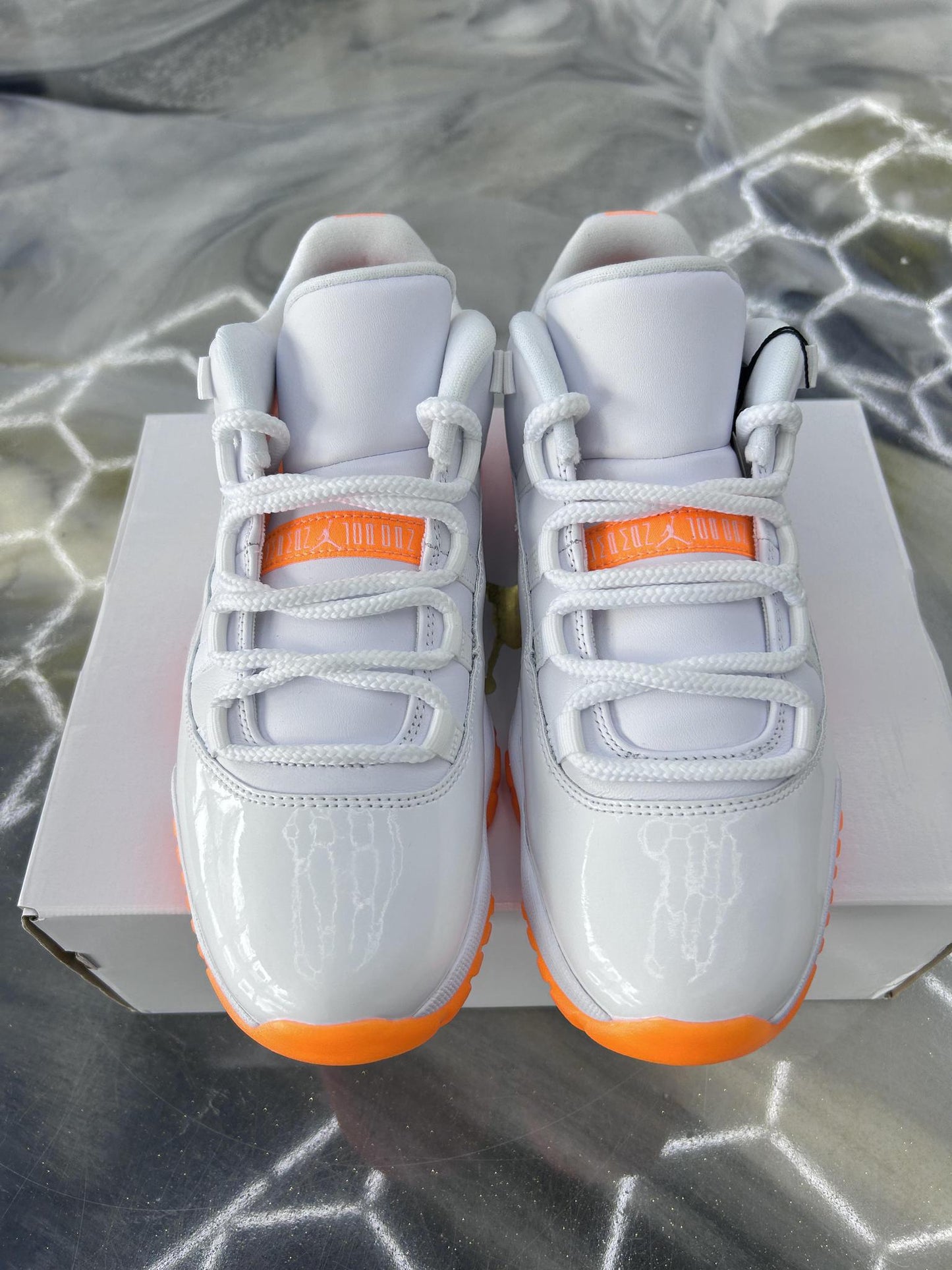 Jordan 11 Low "Citrus" Used Size 7.5
