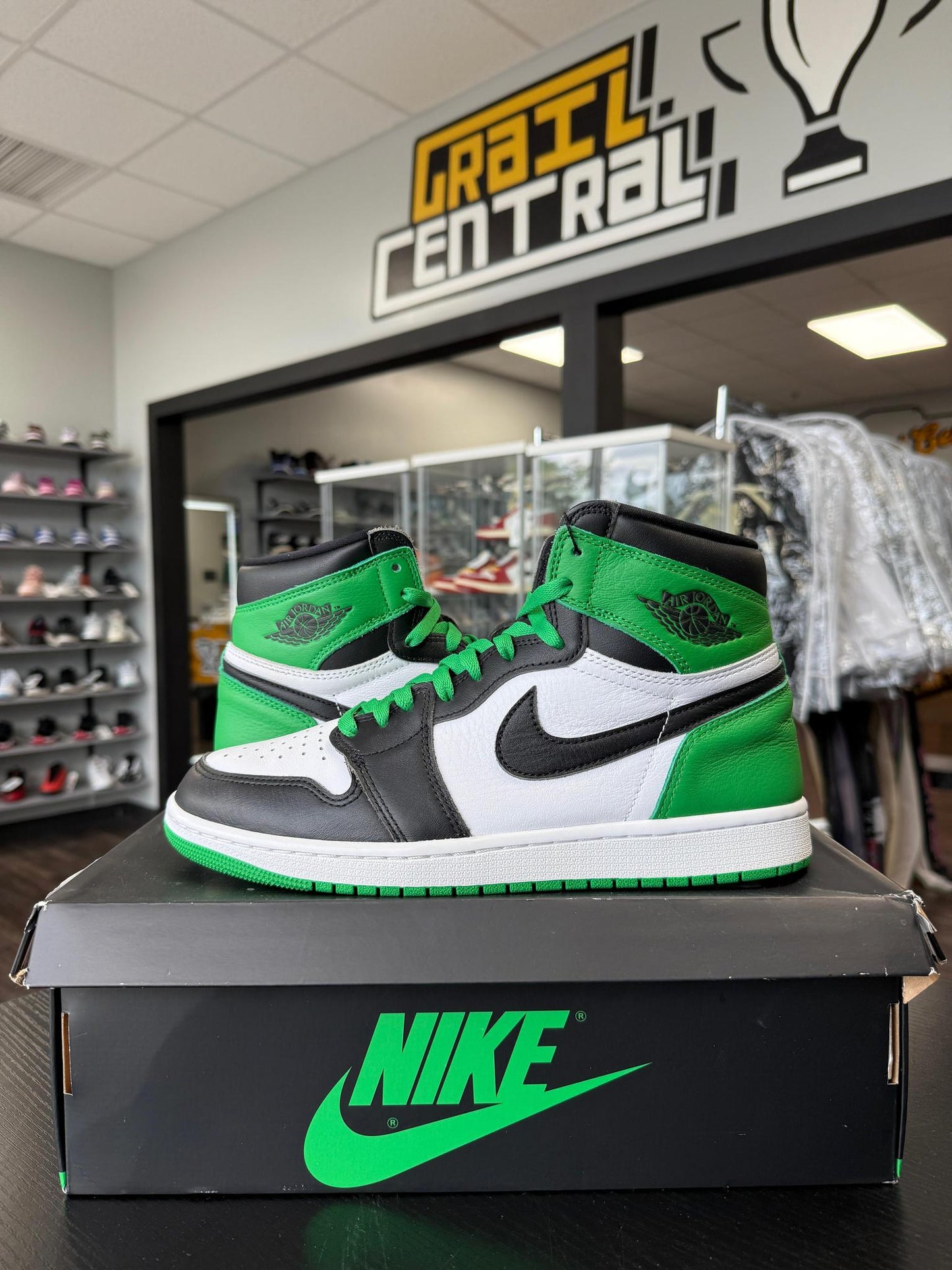 Jordan 1 "Lucky Green" Used Size 10