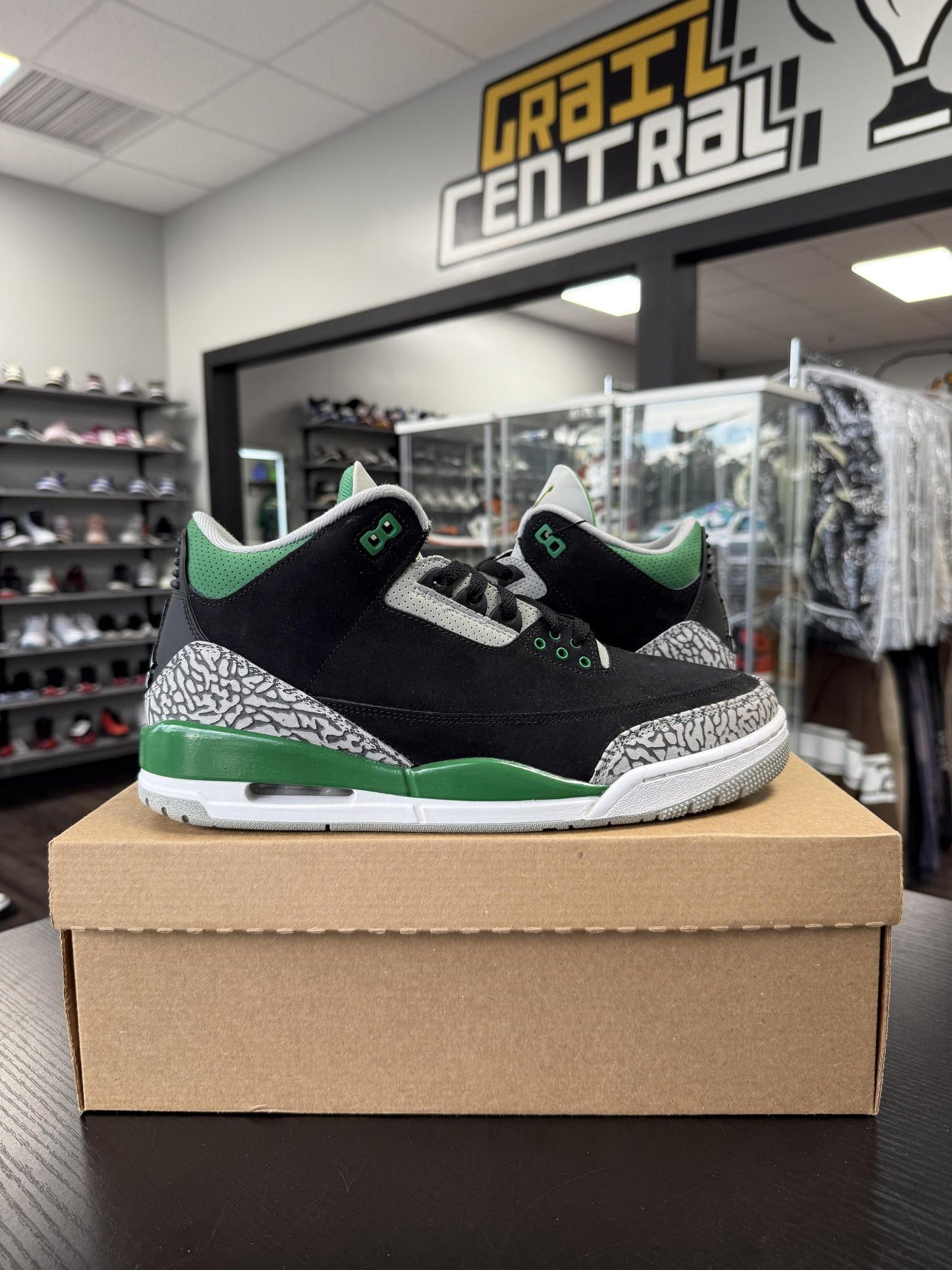 Jordan 3 "Pine Green" Used Size 11