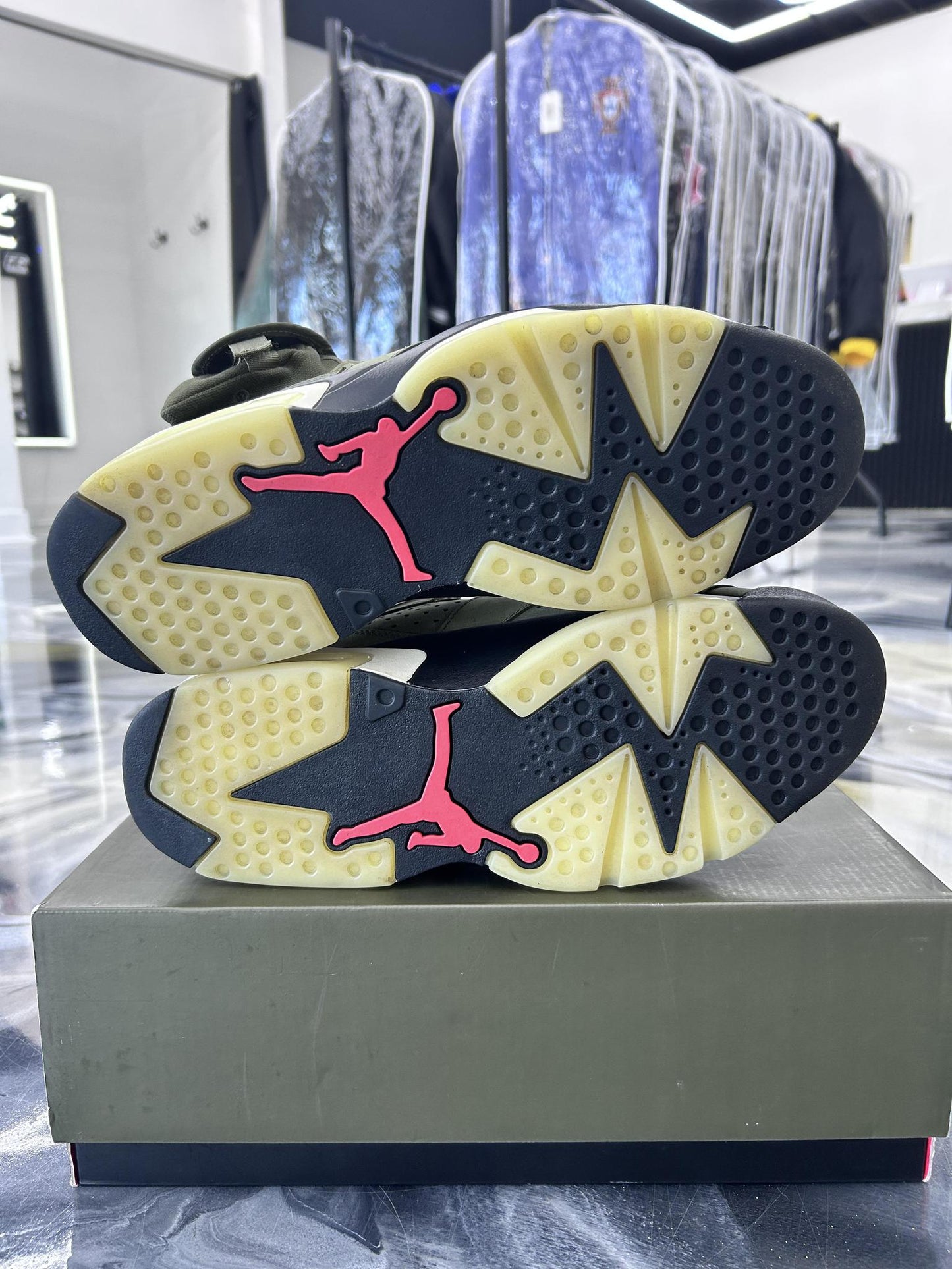 Jordan 6 x Travis Scott "Olive" Used Size 10.5