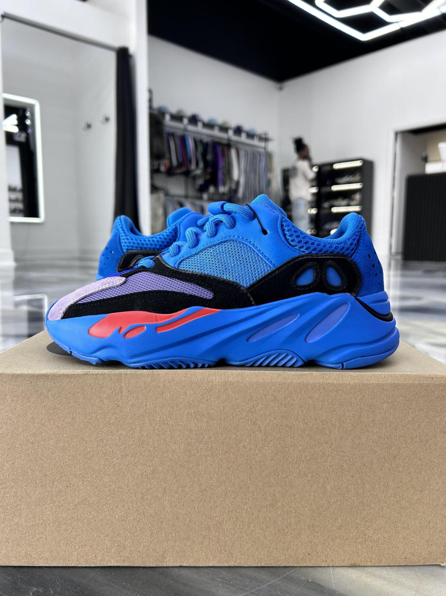 Yeezy 700 "Hi Res Blue" Used Size 5.5Y/7W