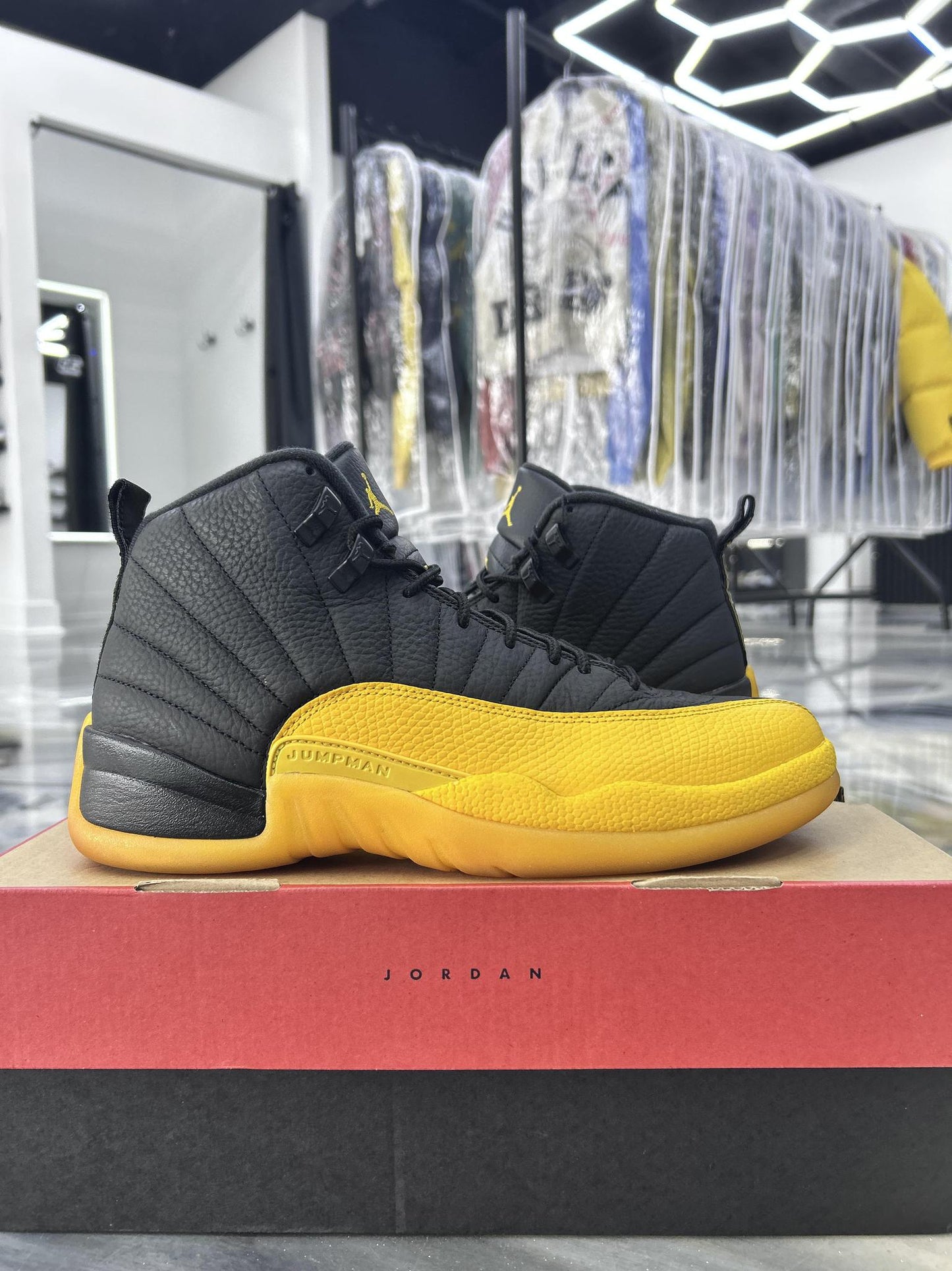 Jordan 12 University Gold Used Size 10