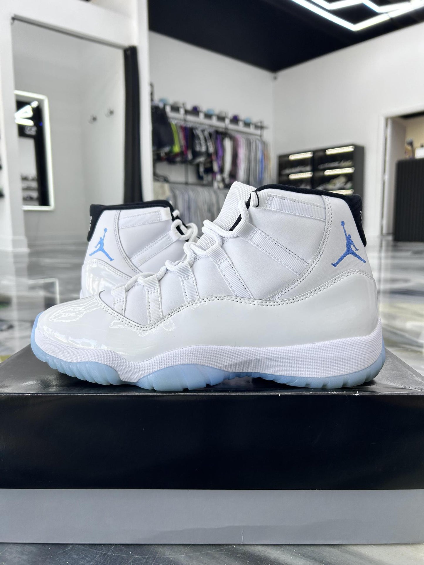 Jordan 11 "Legend Blue" Used Size 10
