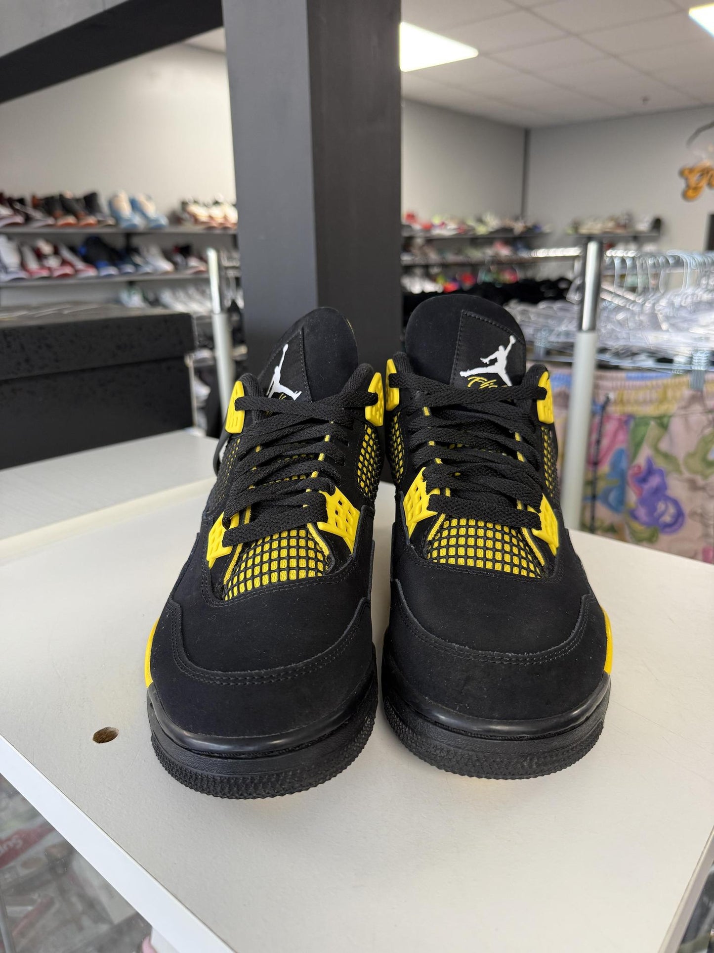Jordan 4 "Thunder" Used Size 9
