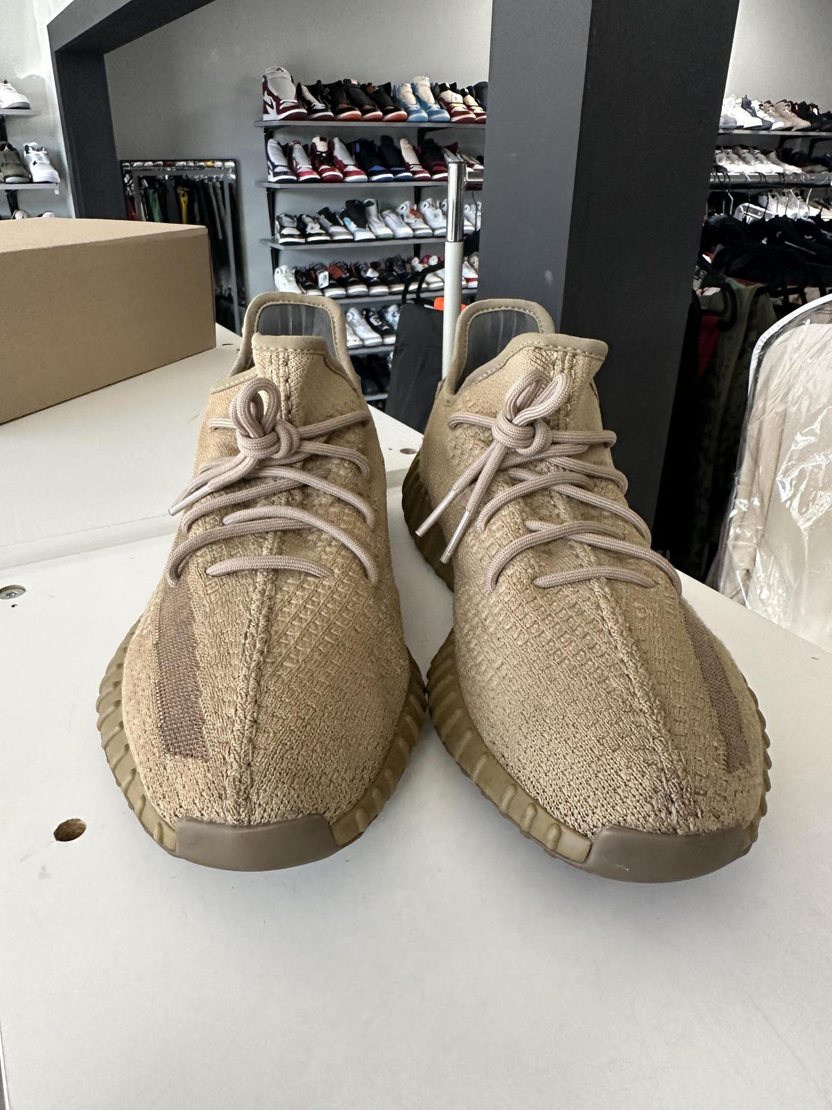 Yeezy 350 Dark Earth Used