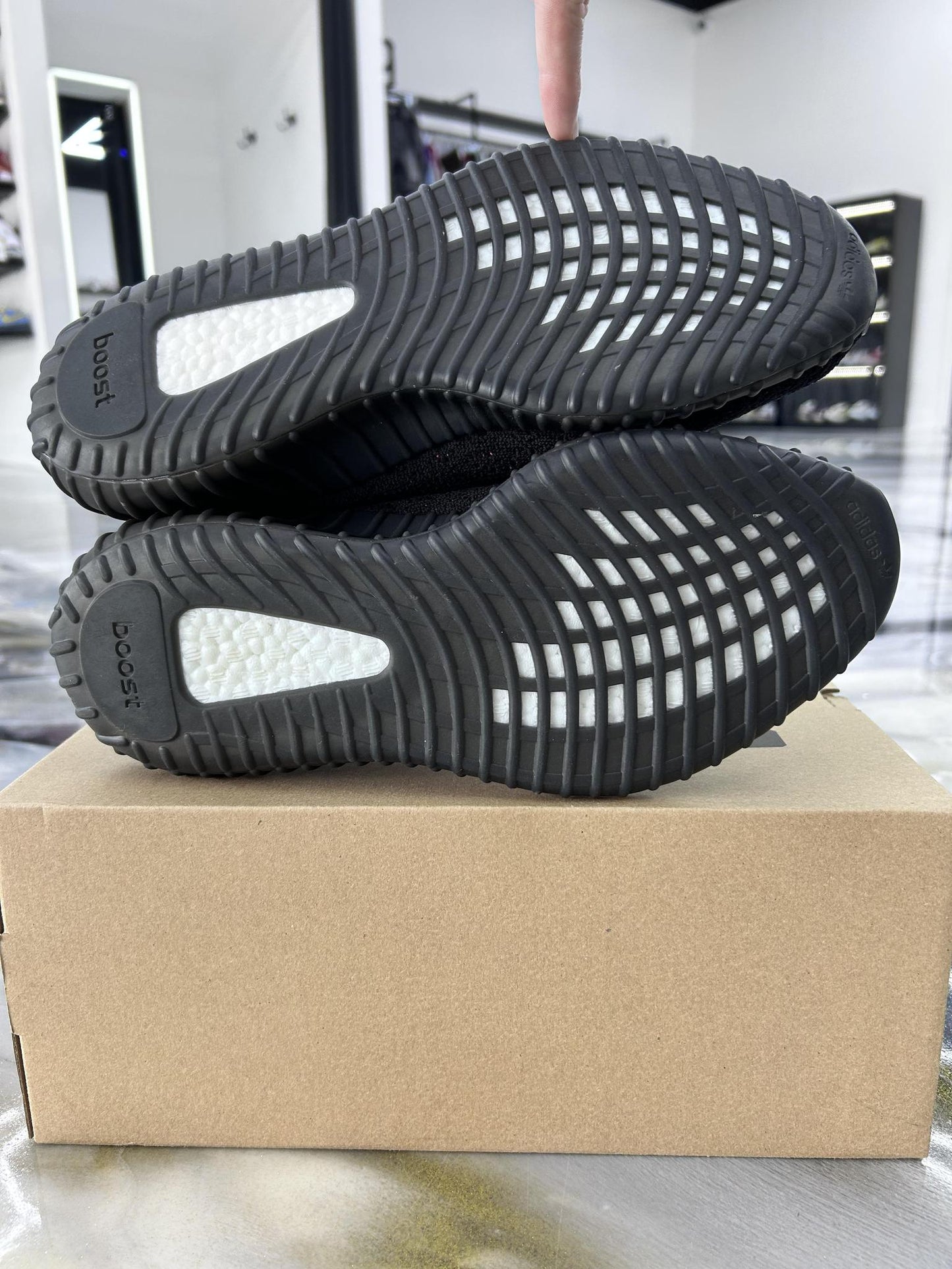 Adidas Yeezy 350 Boost V2 "Core Red" Used Size 10