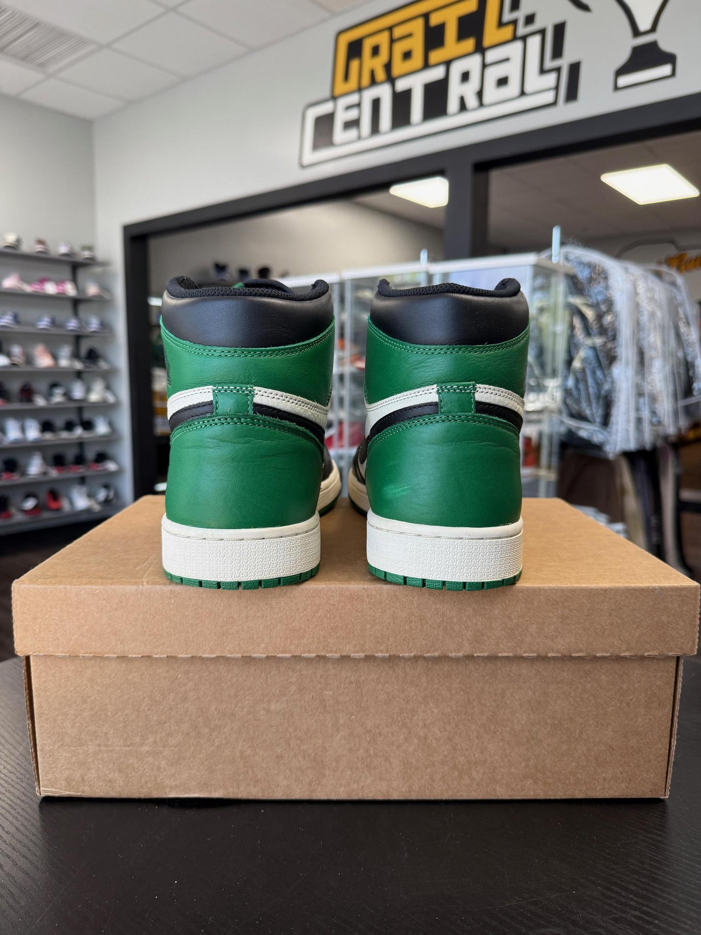 Jordan 1 "Pine Green" Used Size 12