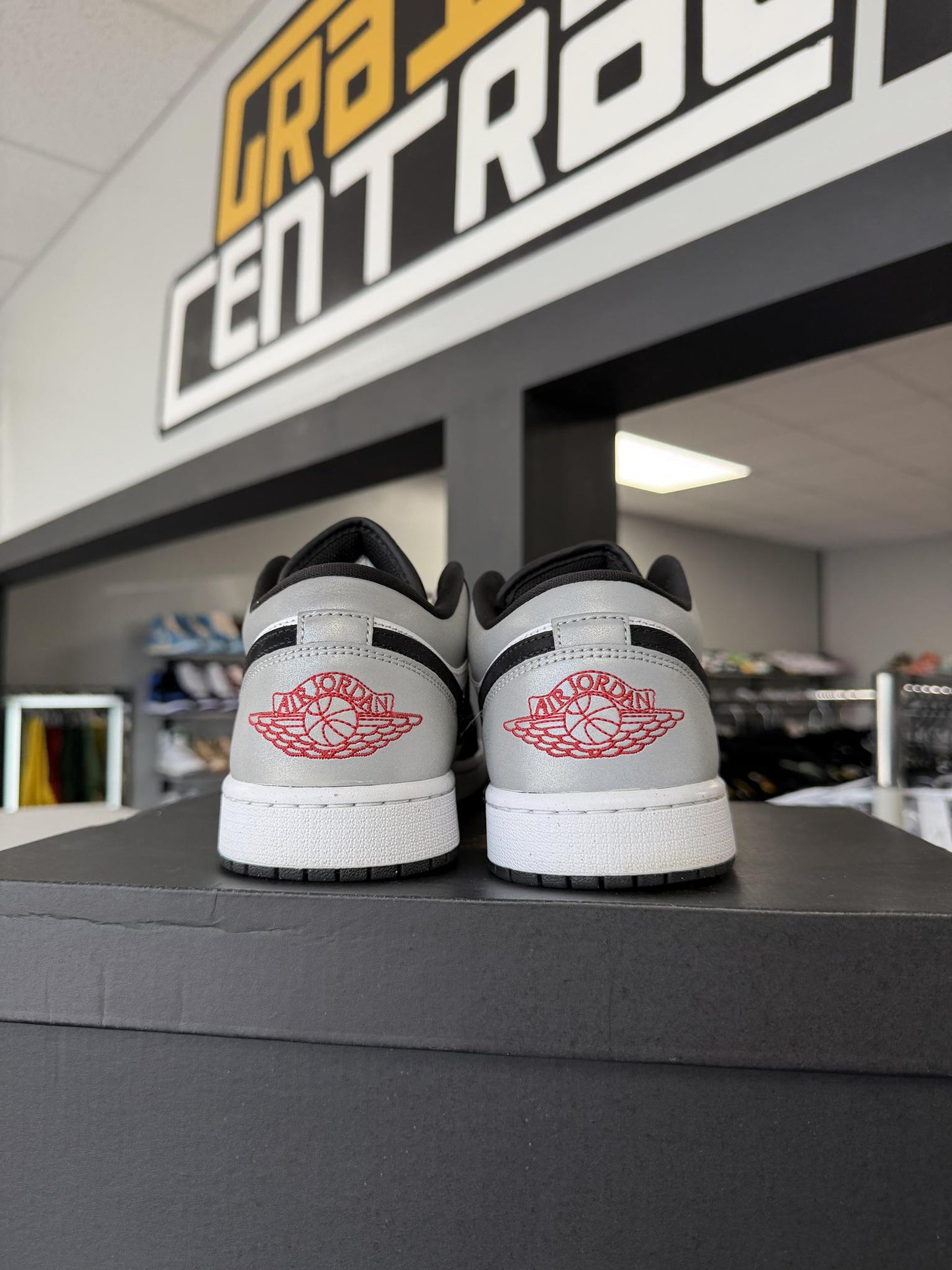 Jordan 1 Low "Metallic Silver" Used Size 10