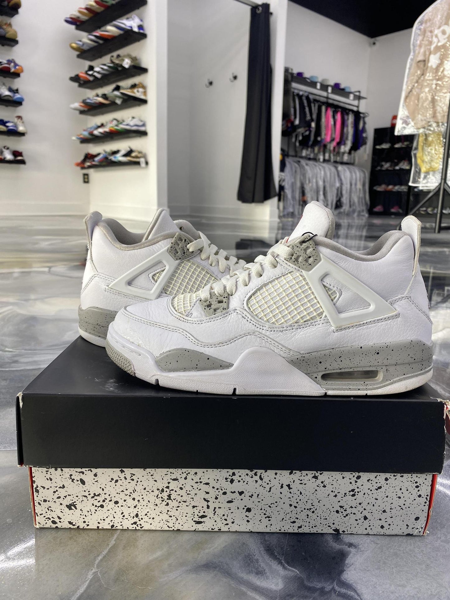 Jordan 4 "White Oreo" Used Size 7Y/8.5W