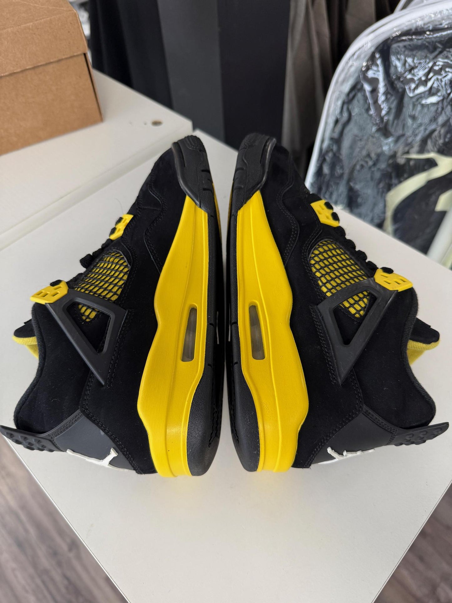 Jordan 4 "Thunder" Used Size 7Y/8.5W