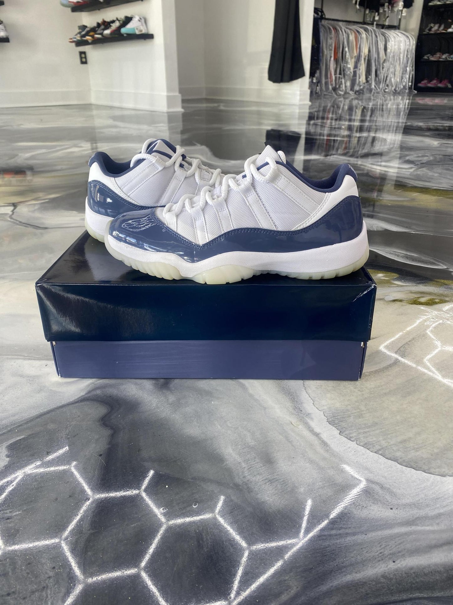 Jordan 11 Low "Diffused Blue" Used Size 8