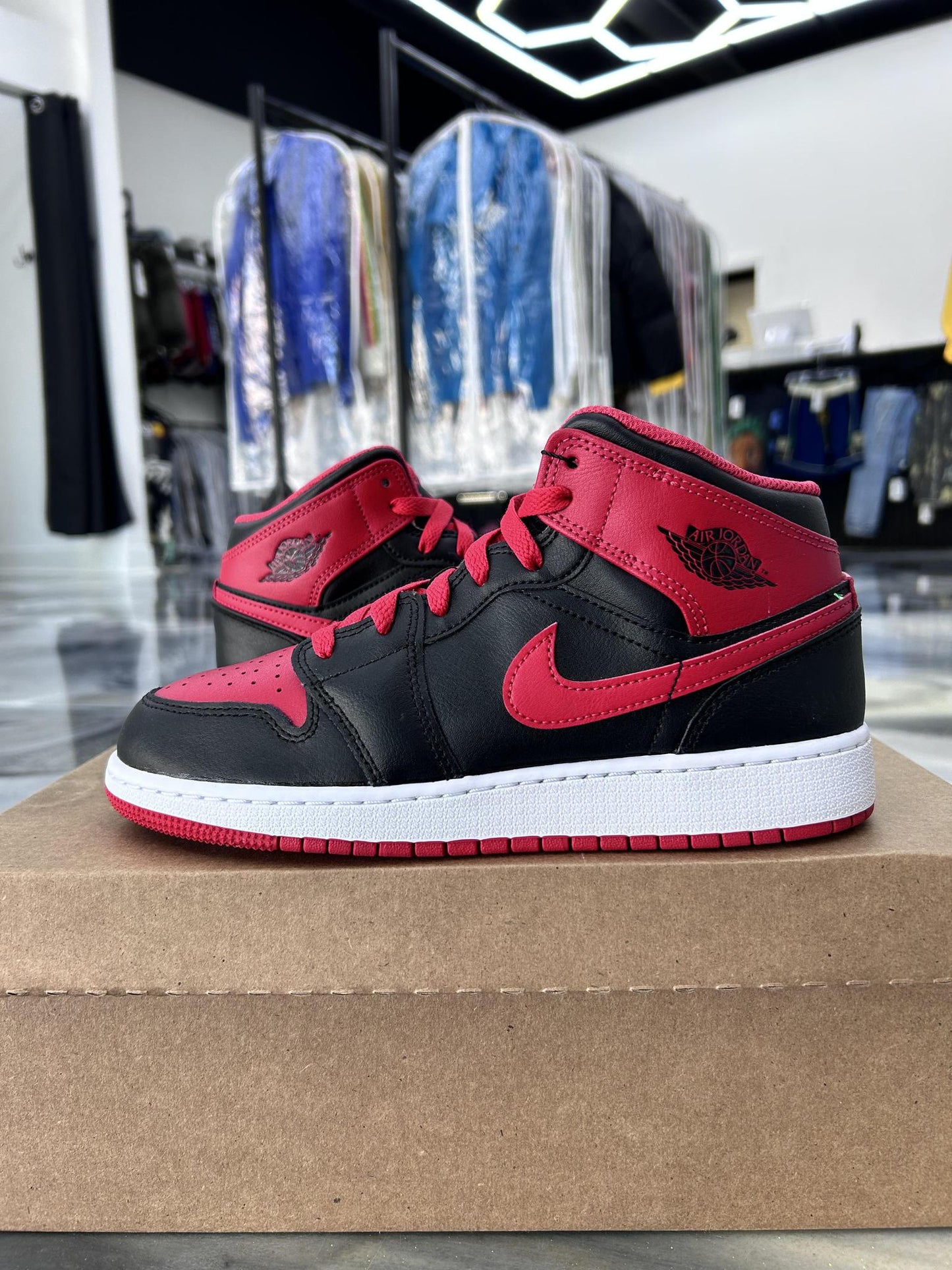 Jordan 1 Mid Alternate Bred Used Size 6Y/7.5W