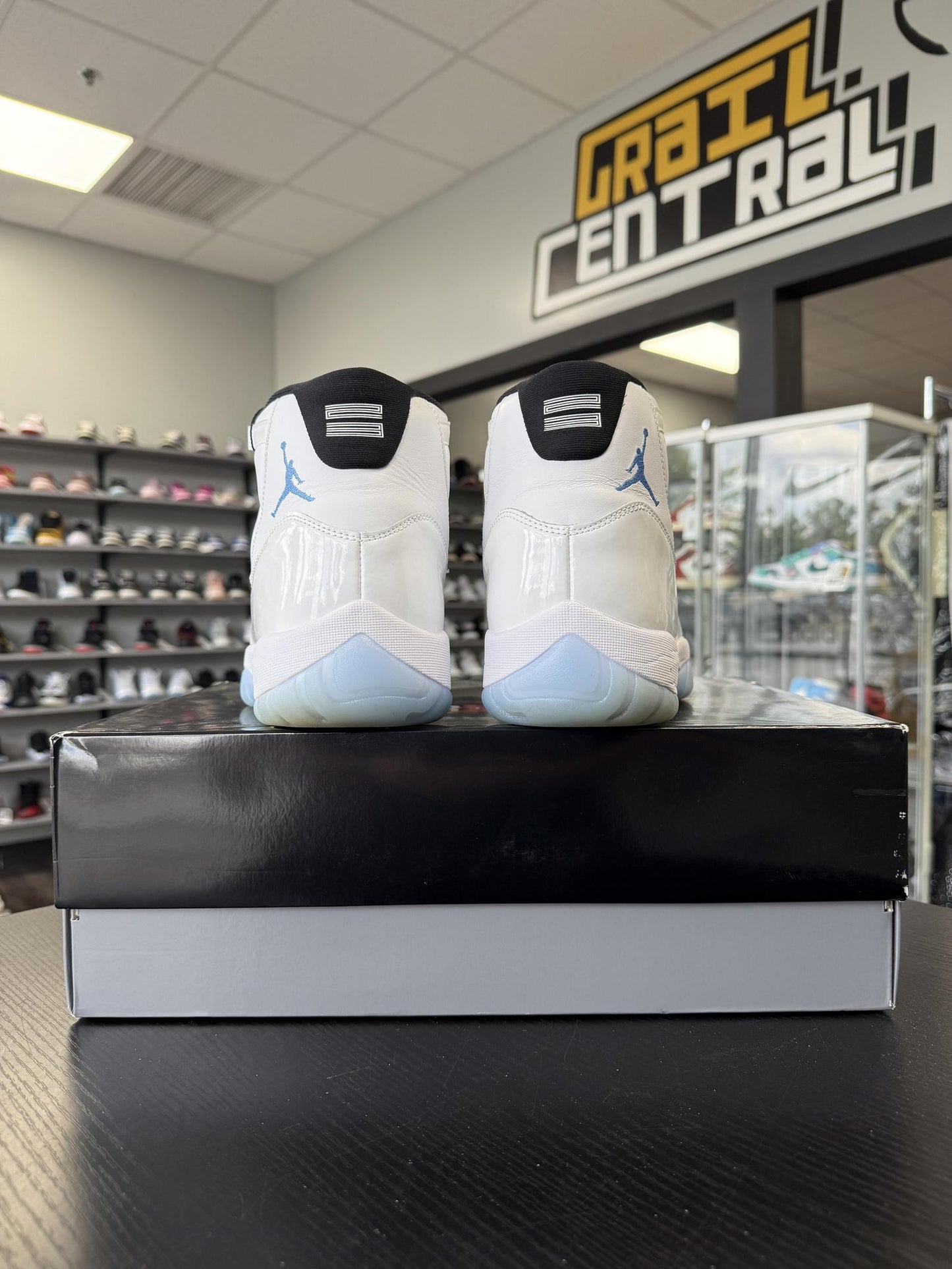 Jordan 11 "Legend Blue/Columbia" Used Size 13