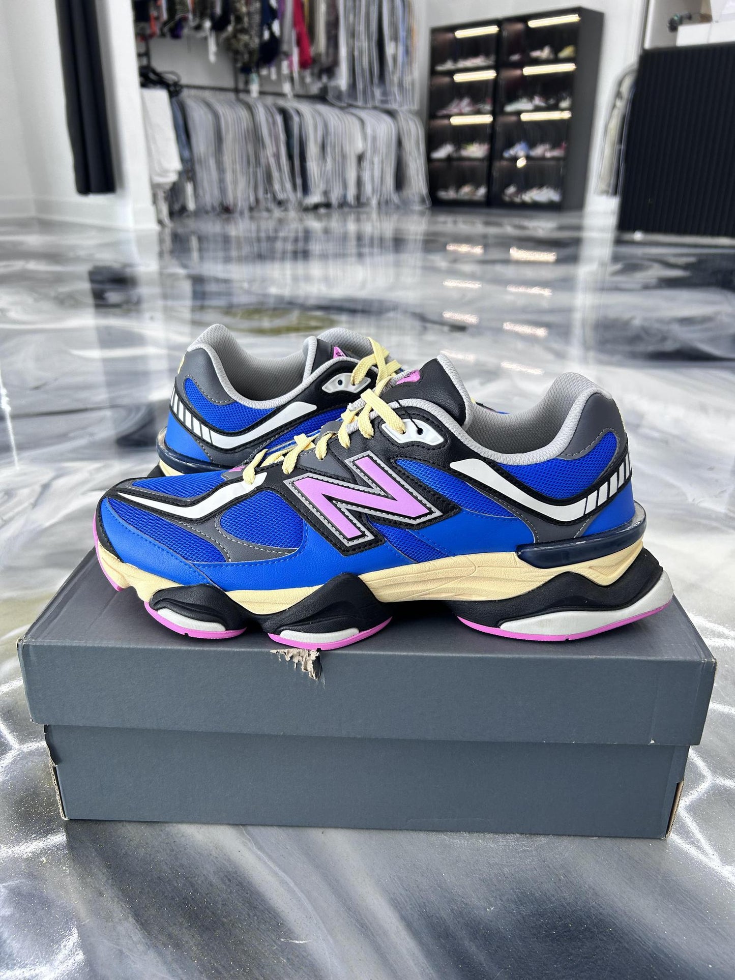 New Balance 9060 "Oasis Blue" Size 13 Used